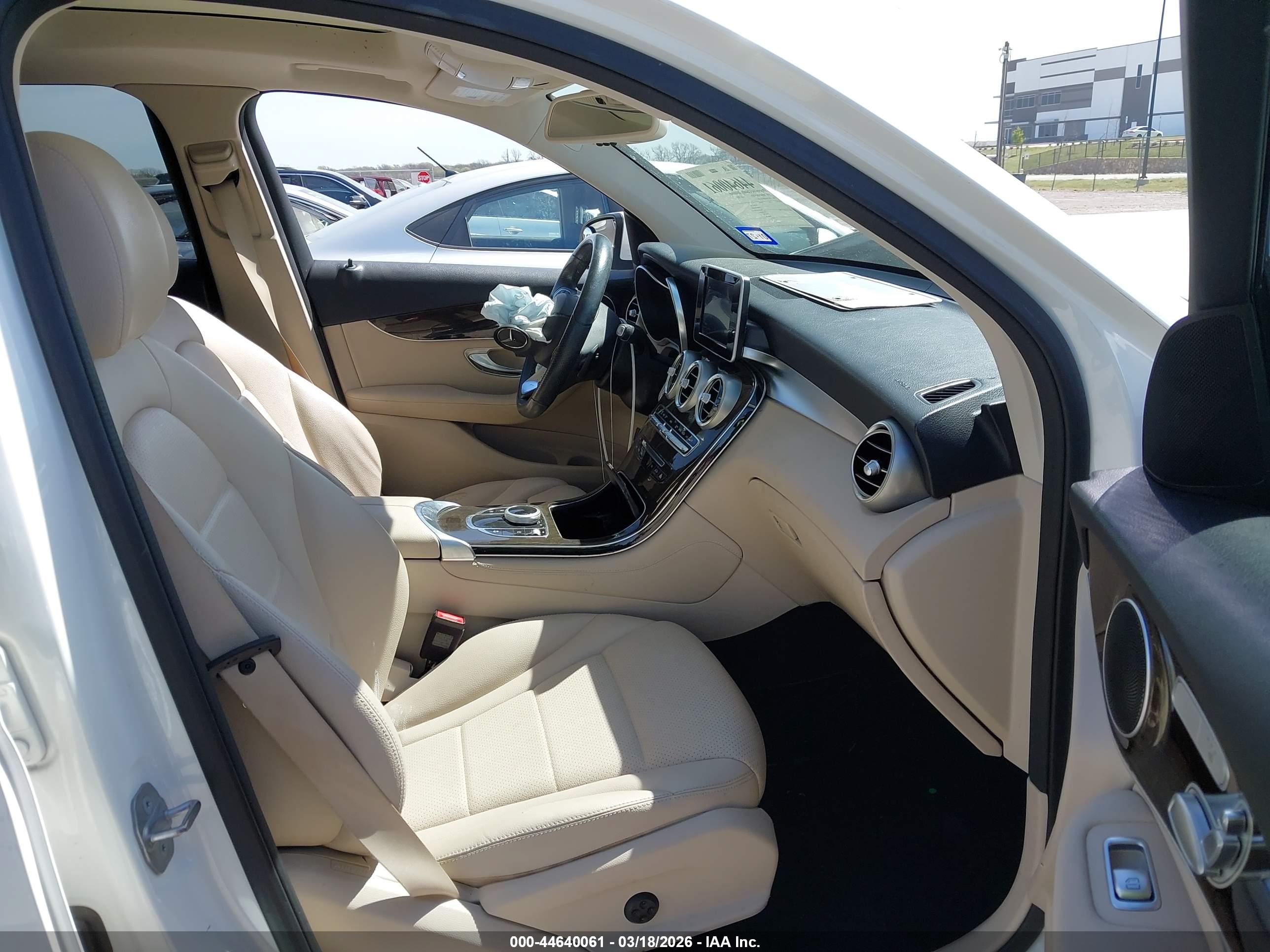 MERCEDES-BENZ GLC image 5