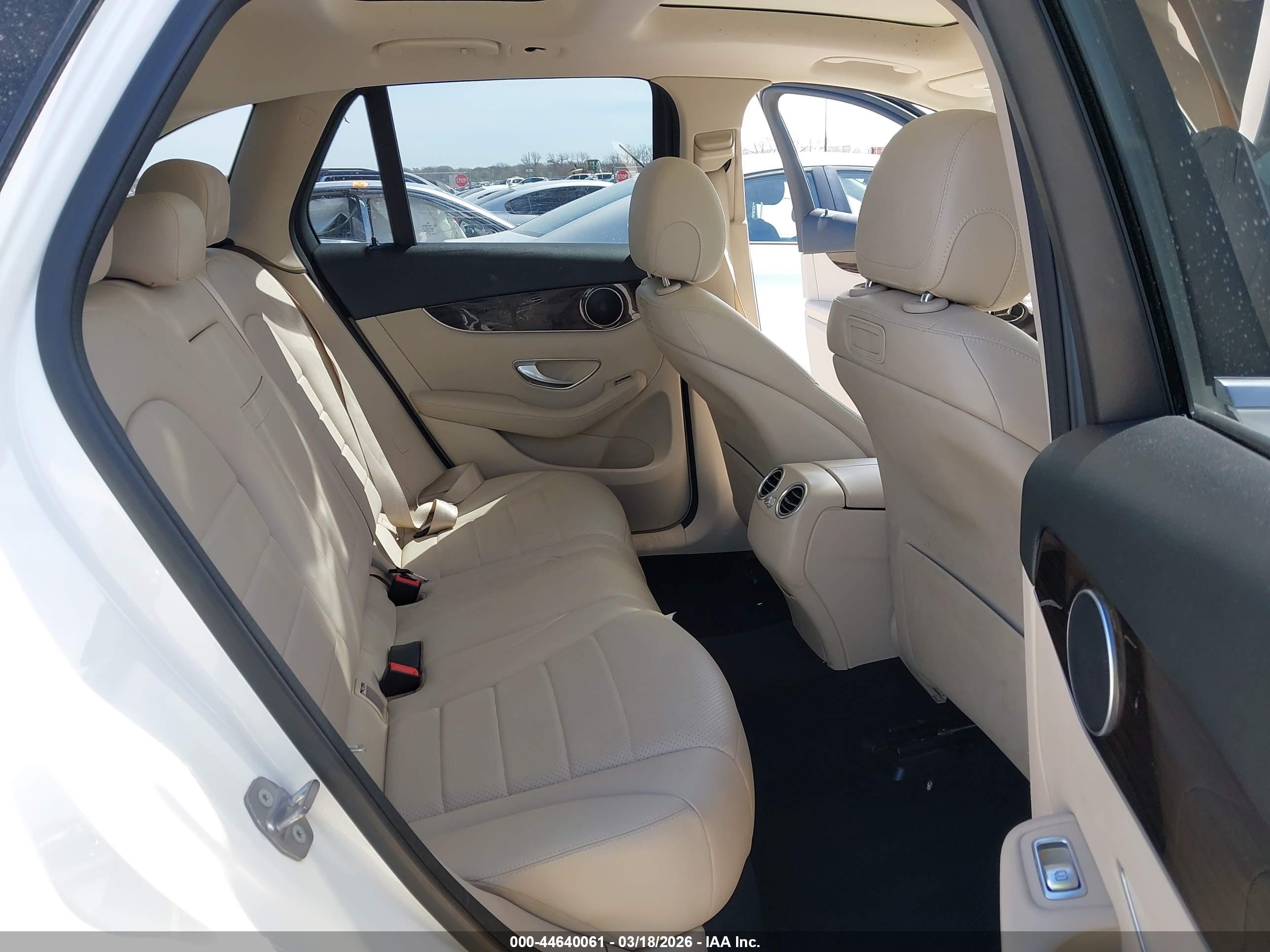 MERCEDES-BENZ GLC image 8