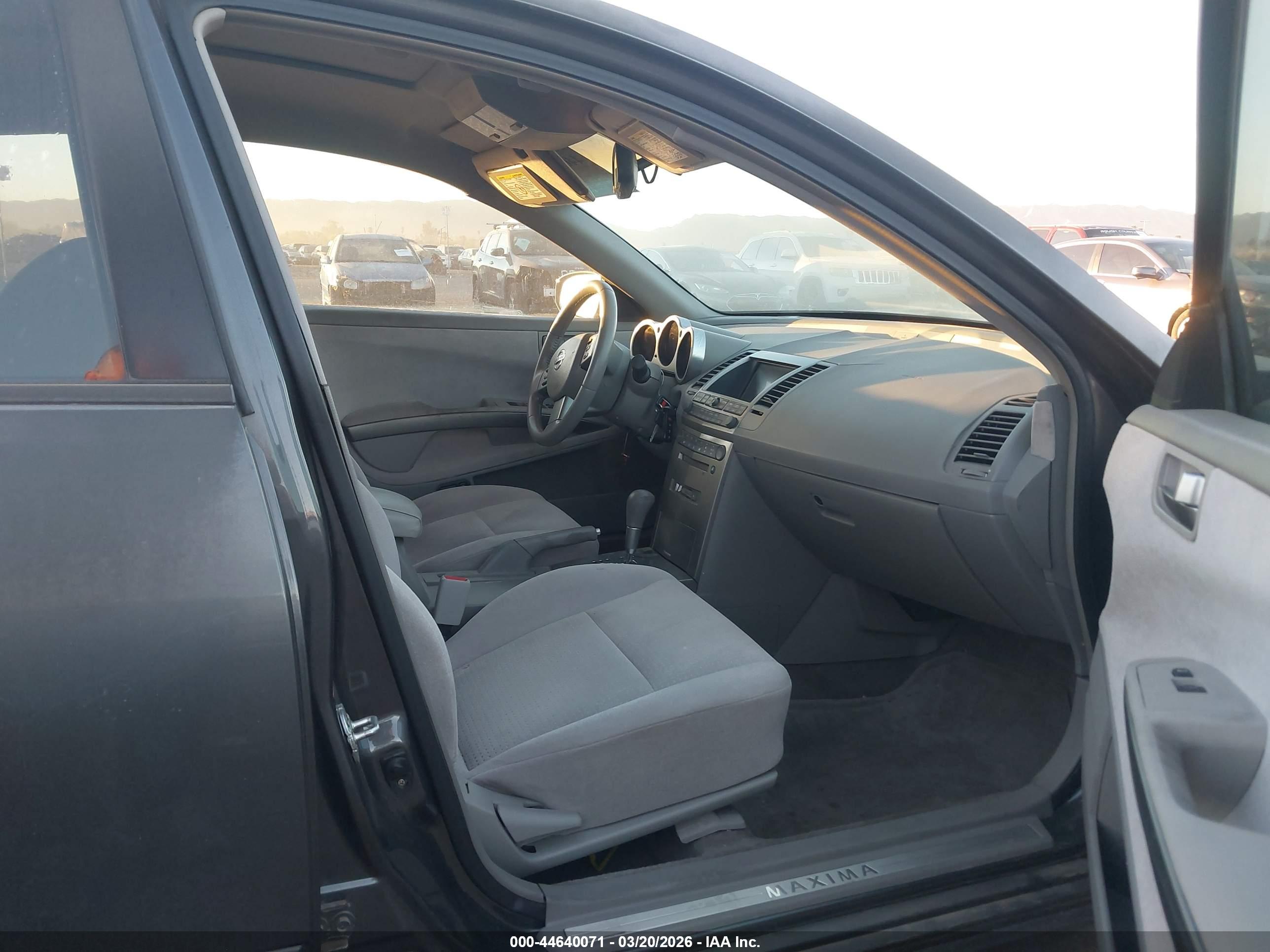 NISSAN MAXIMA image 5