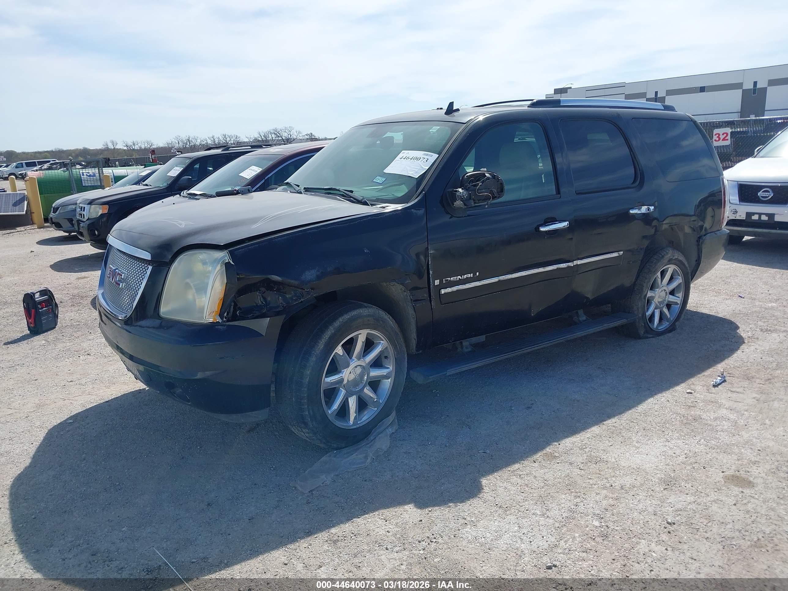 GMC YUKON image 2