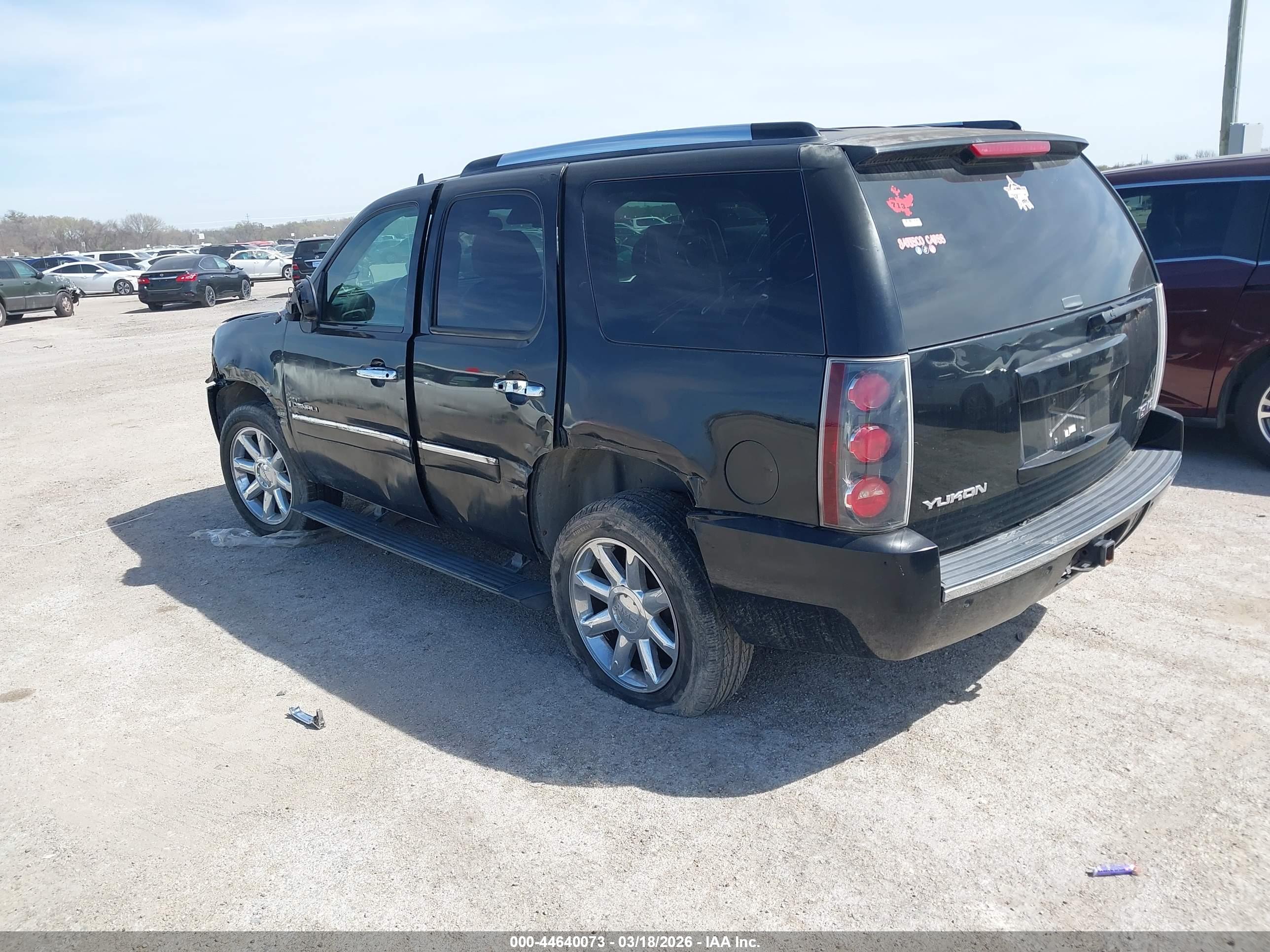 GMC YUKON image 3
