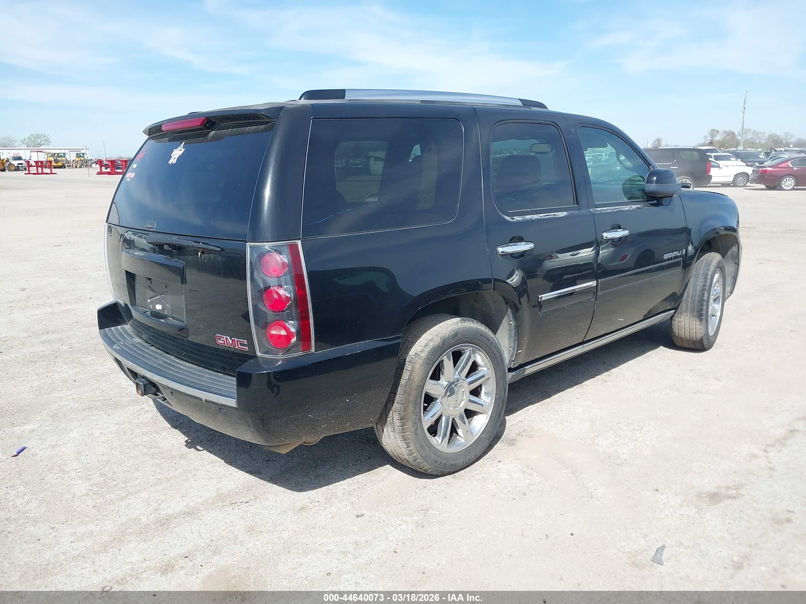 GMC YUKON image 4