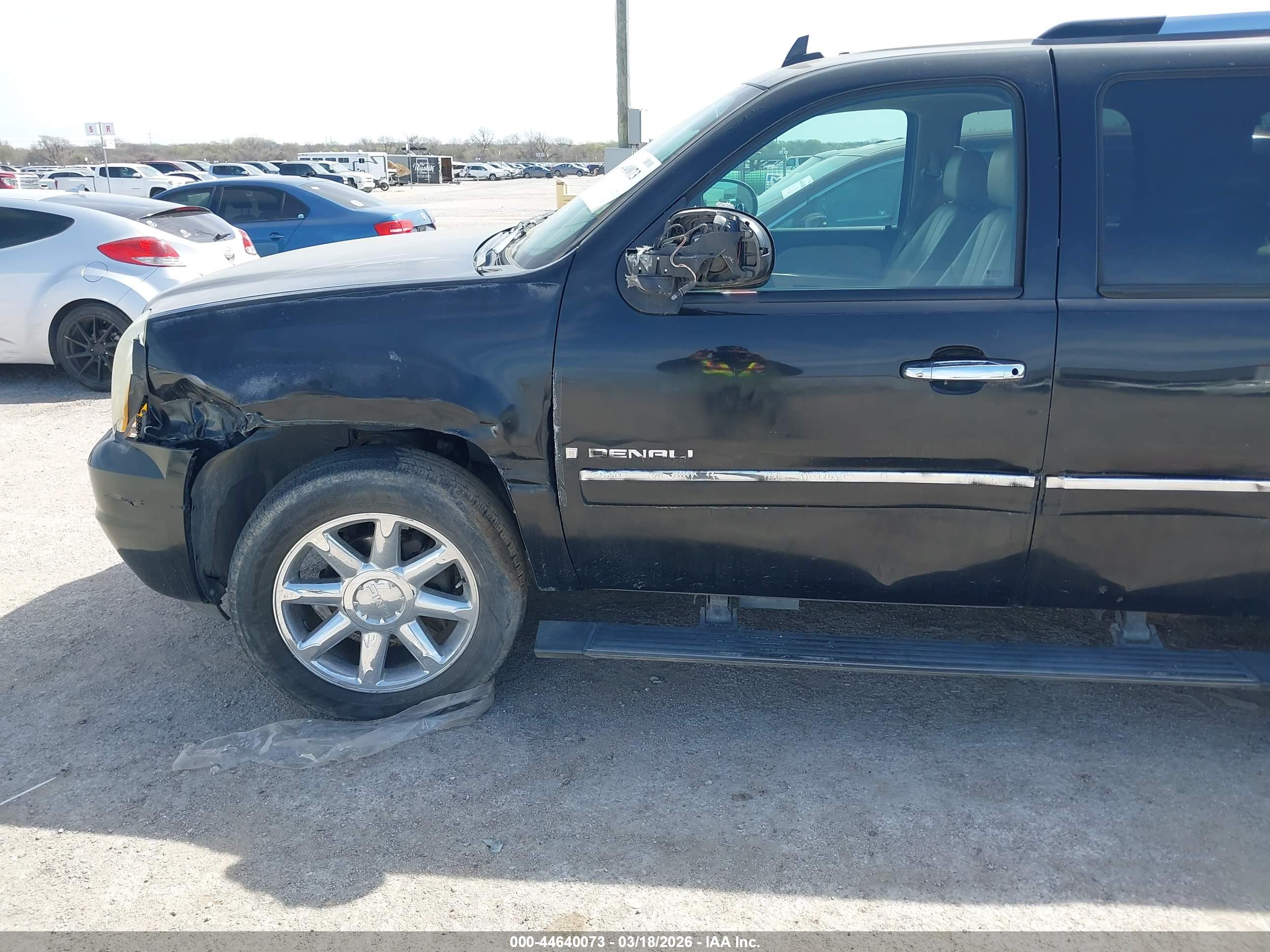 GMC YUKON image 6