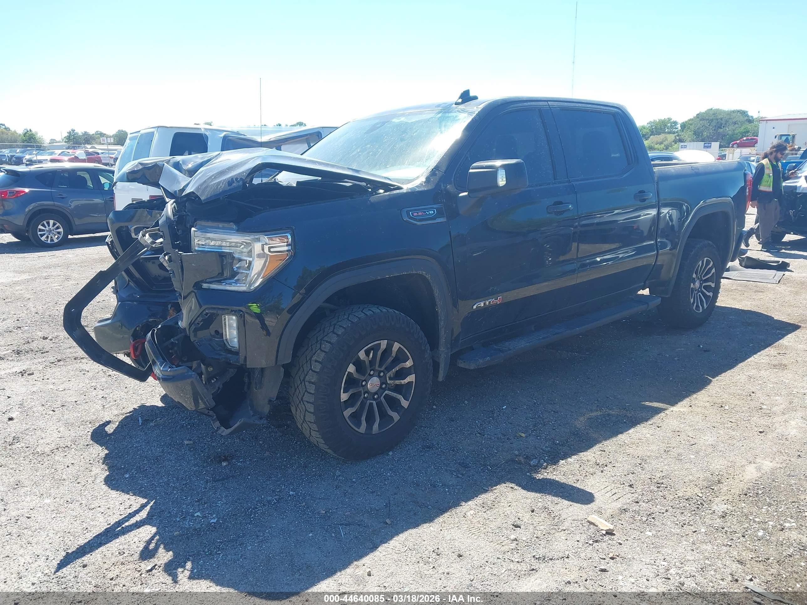 GMC SIERRA image 2