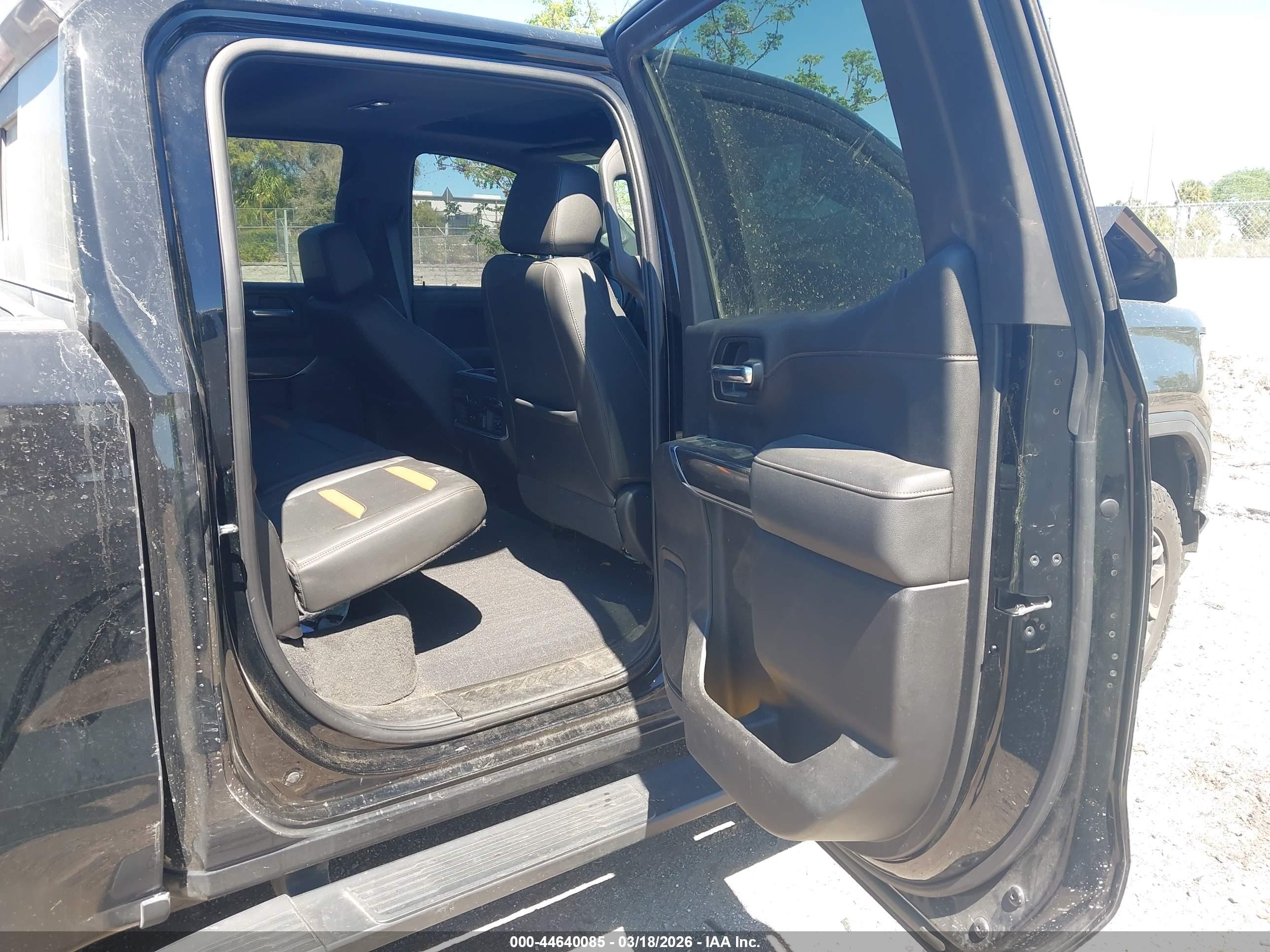 GMC SIERRA image 8