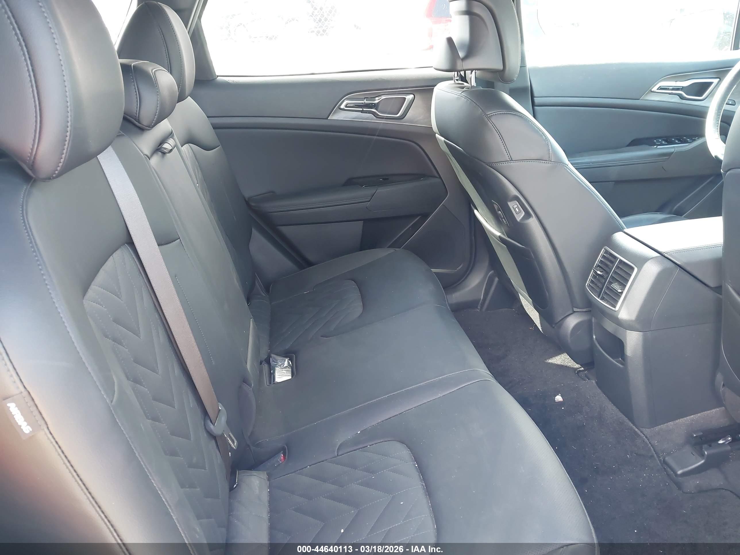 KIA SPORTAGE image 8