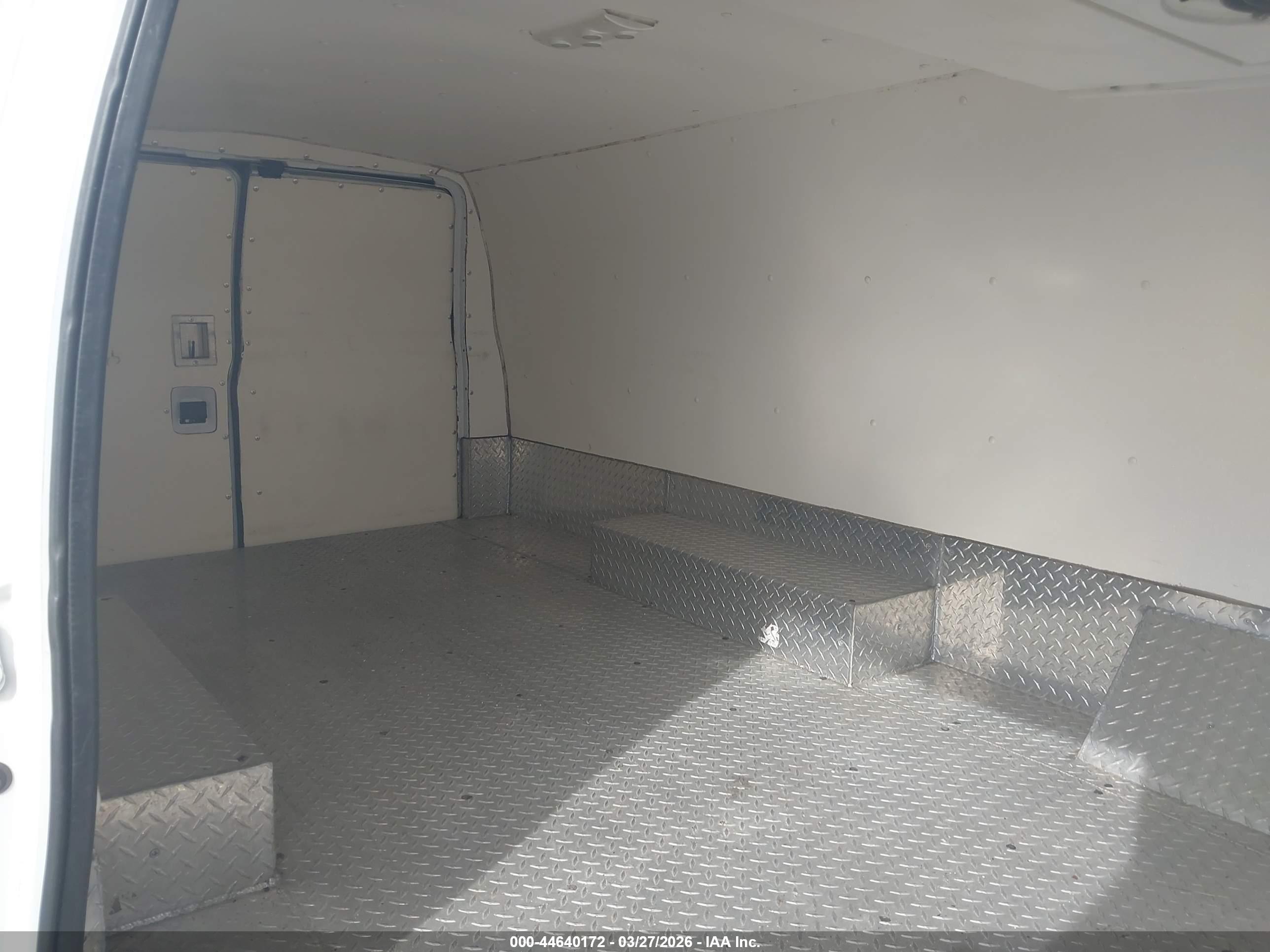 FORD E-350 image 8