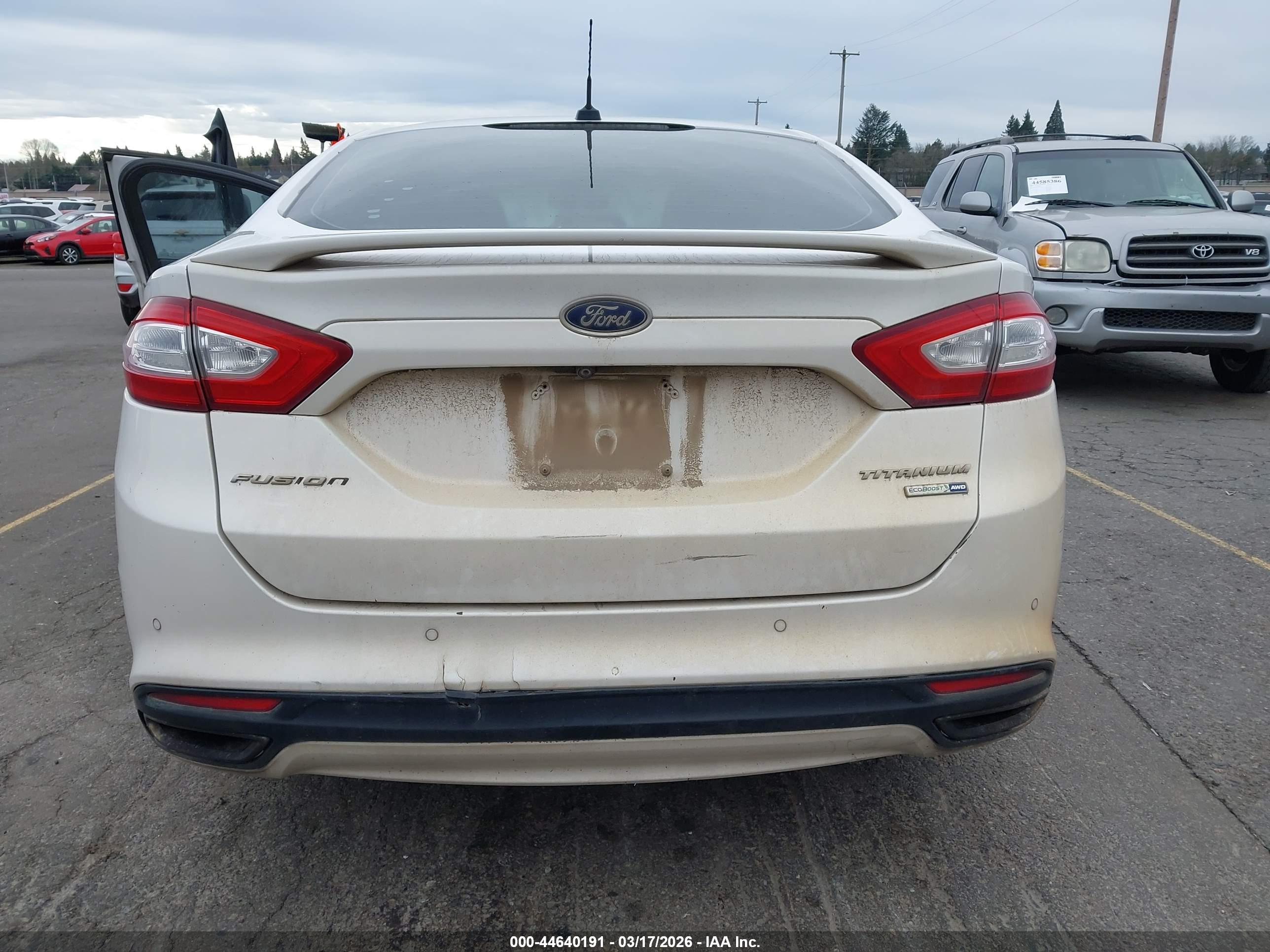 FORD FUSION image 6