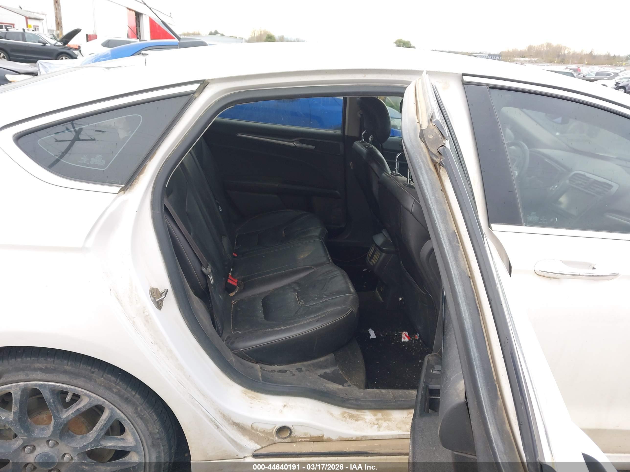 FORD FUSION image 8