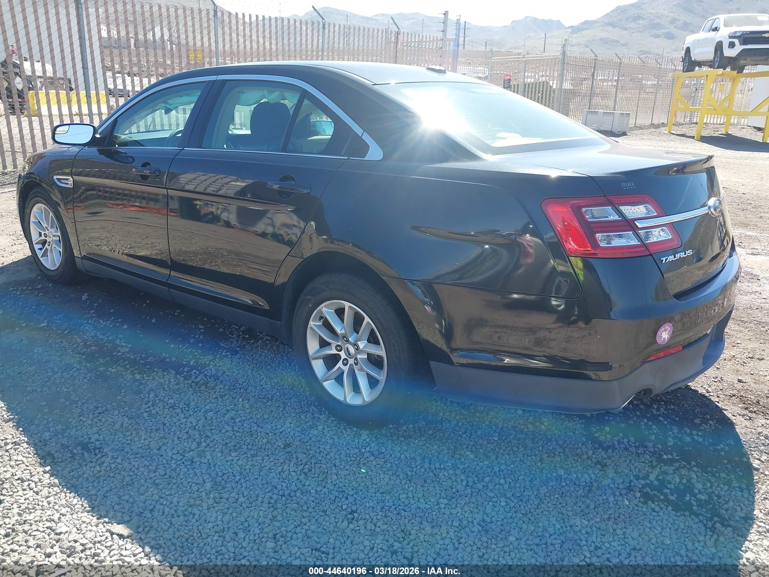 FORD TAURUS image 3