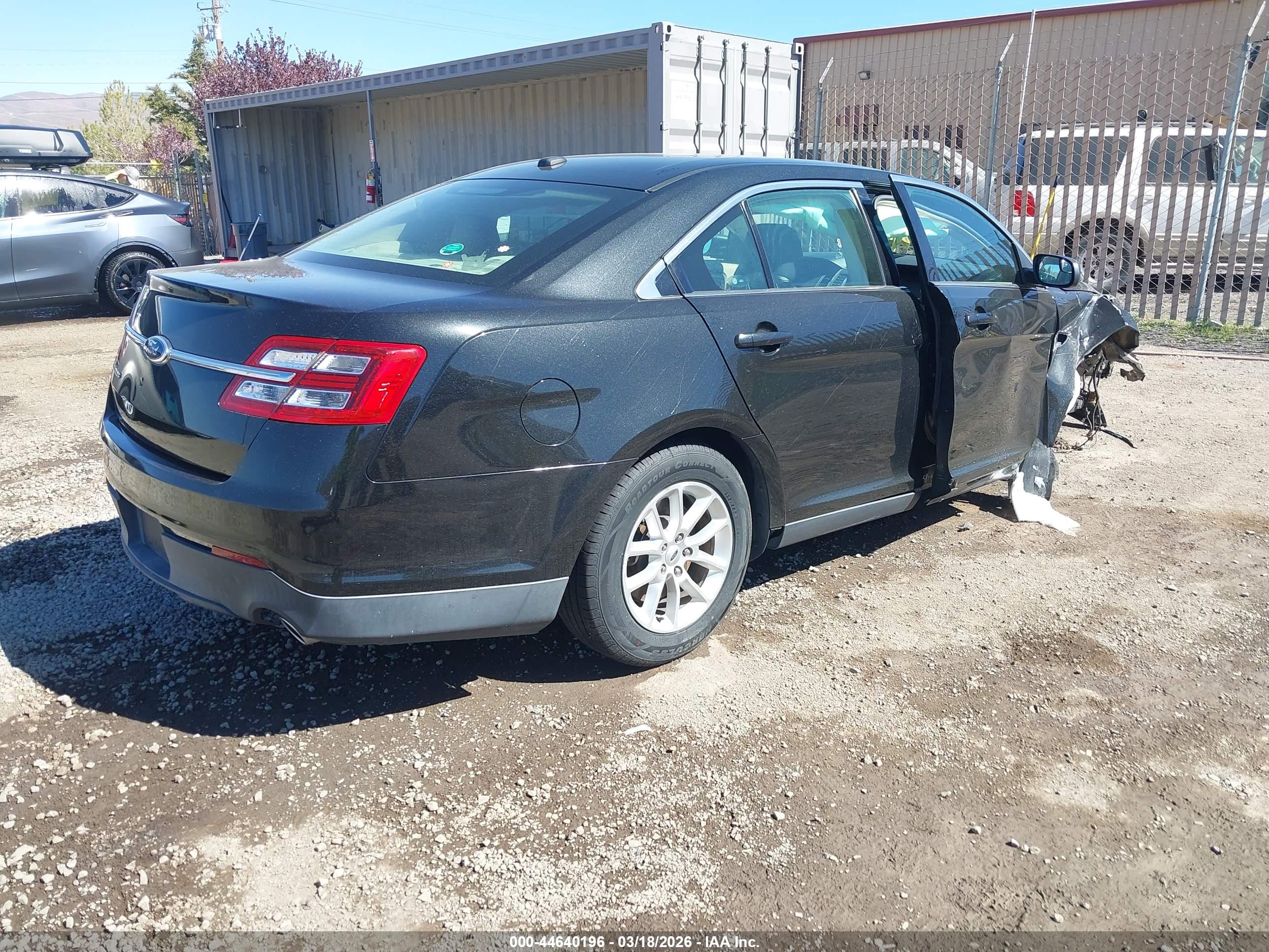 FORD TAURUS image 4