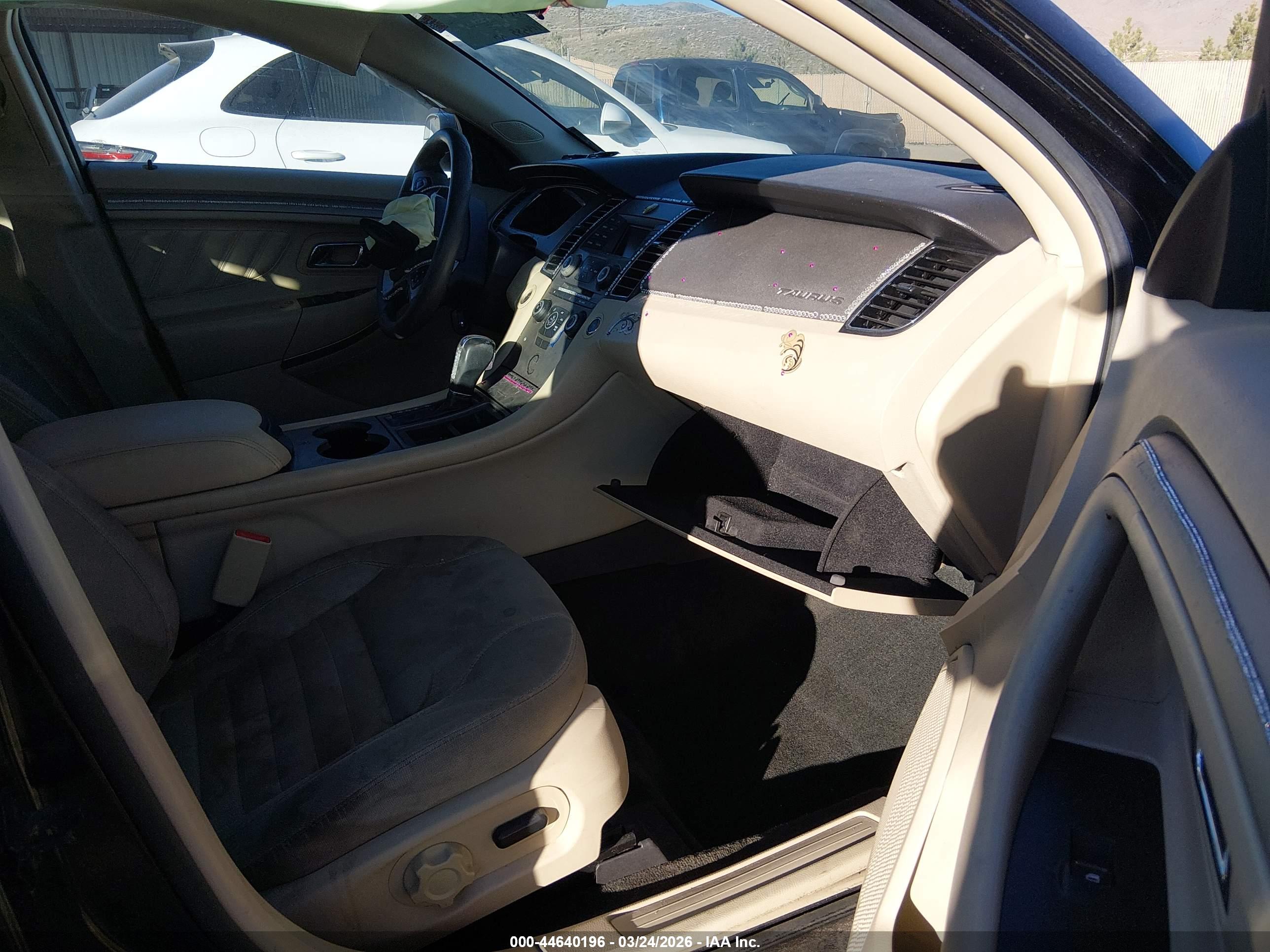 FORD TAURUS image 5
