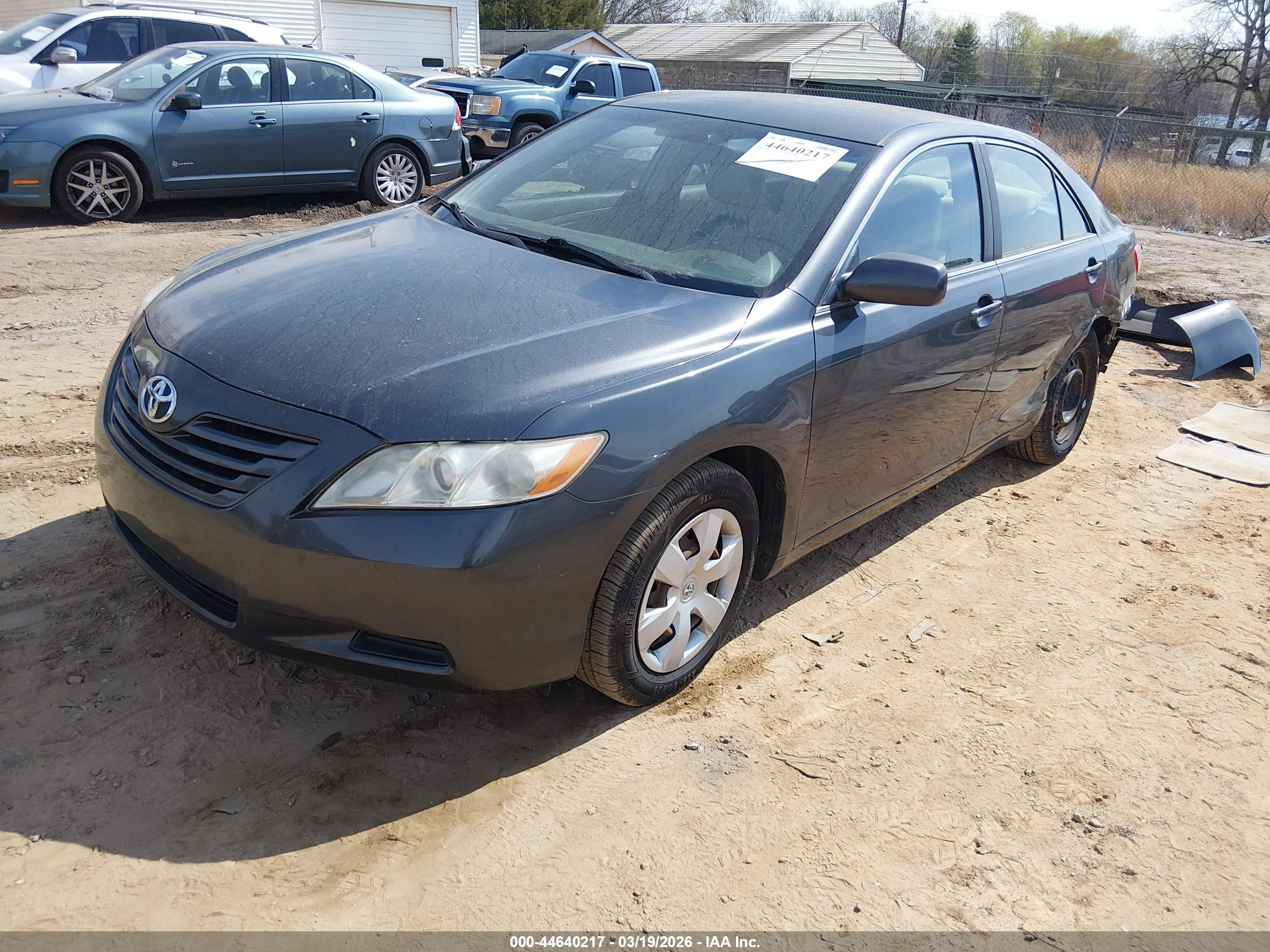 TOYOTA CAMRY image 2