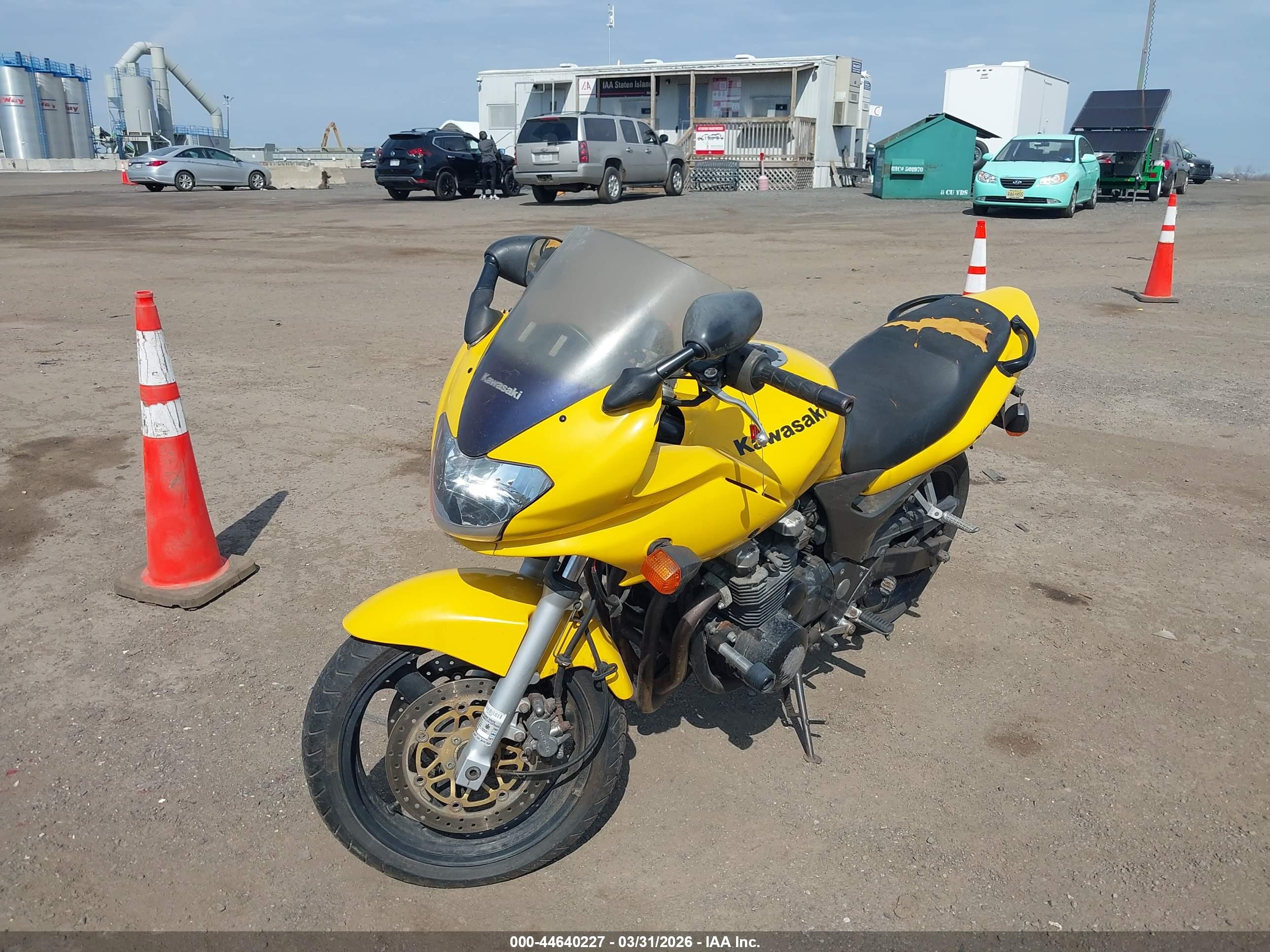 KAWASAKI ZR750 image 2