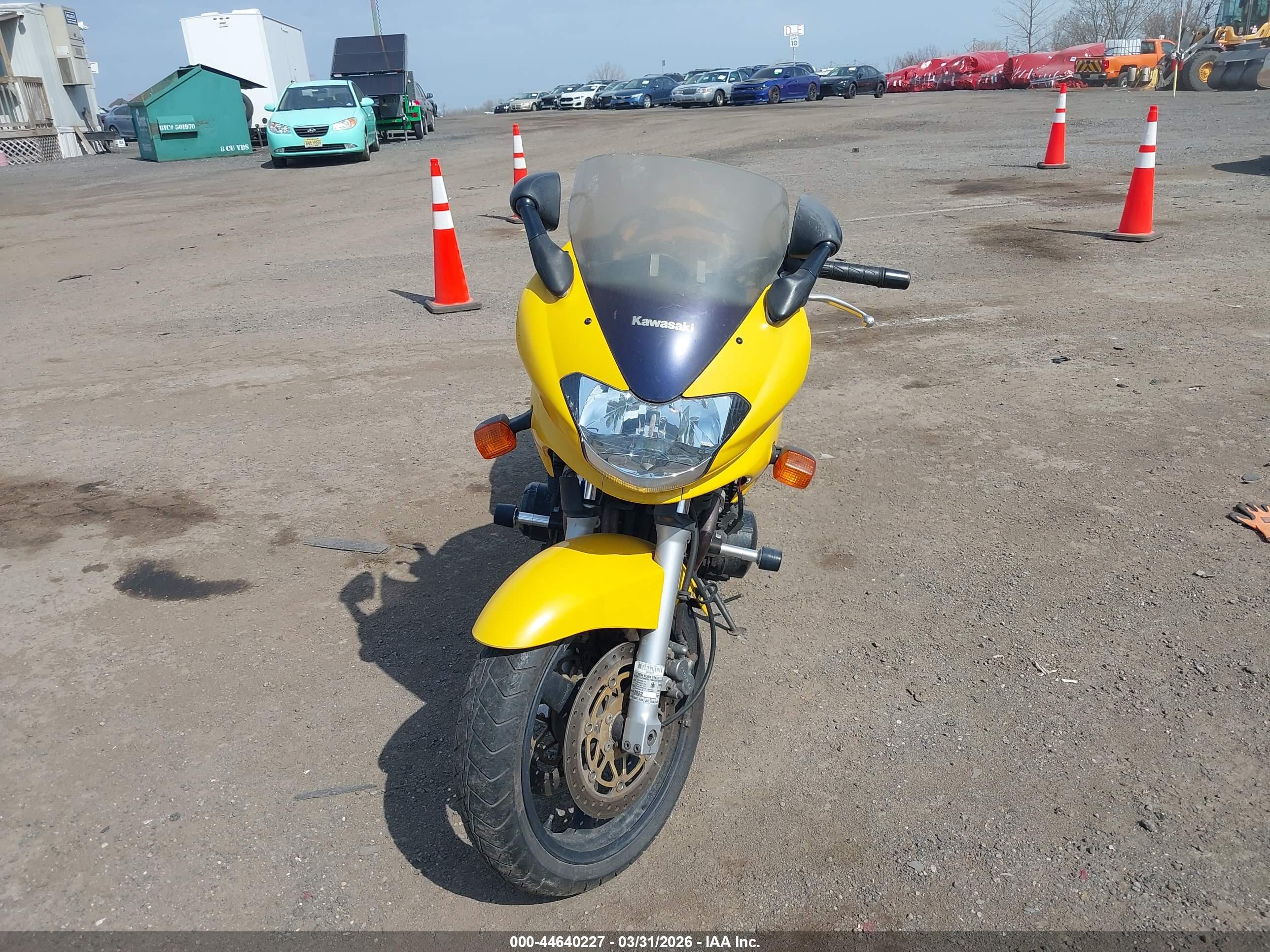 KAWASAKI ZR750 image 5