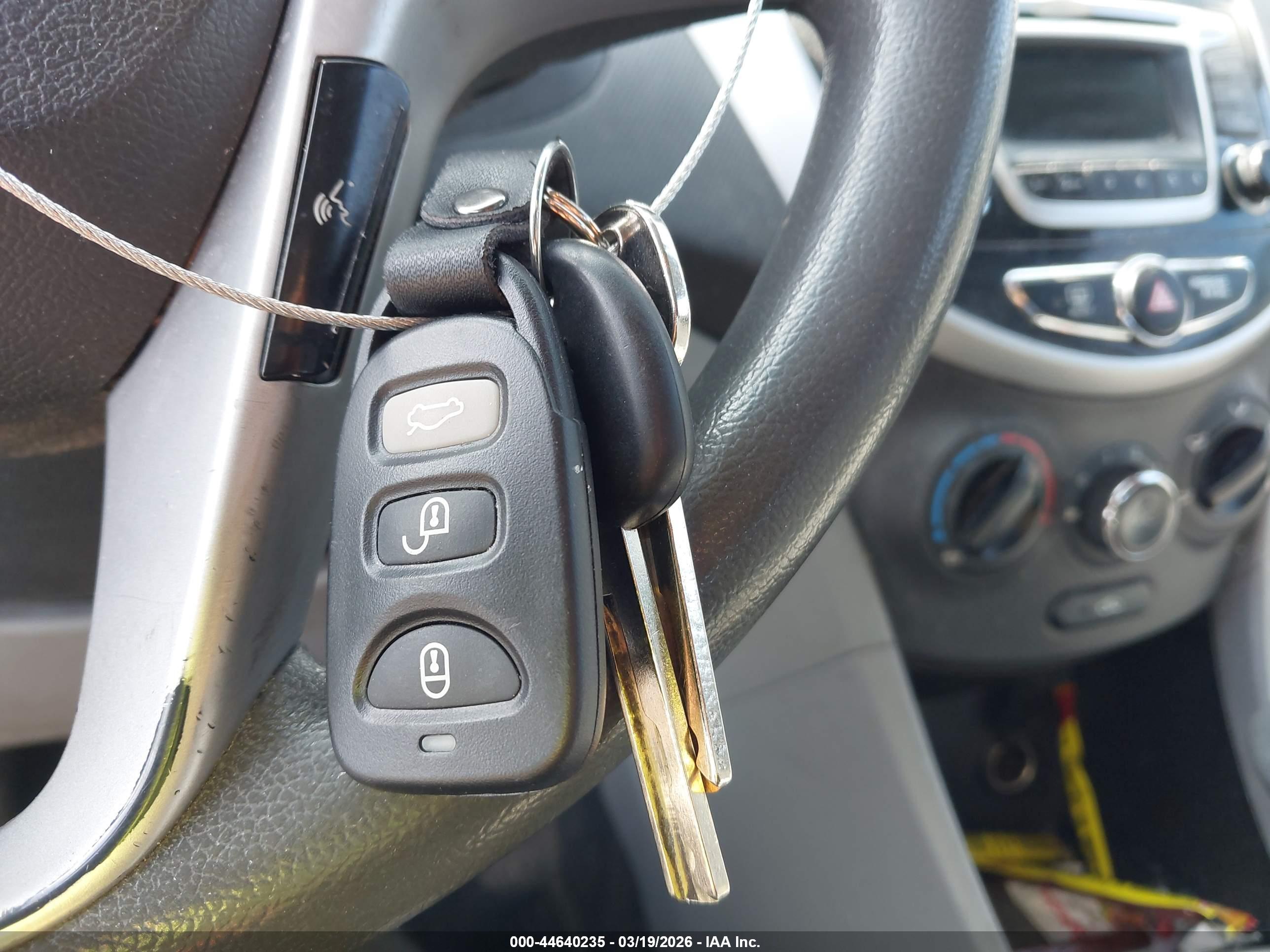 HYUNDAI ACCENT image 11