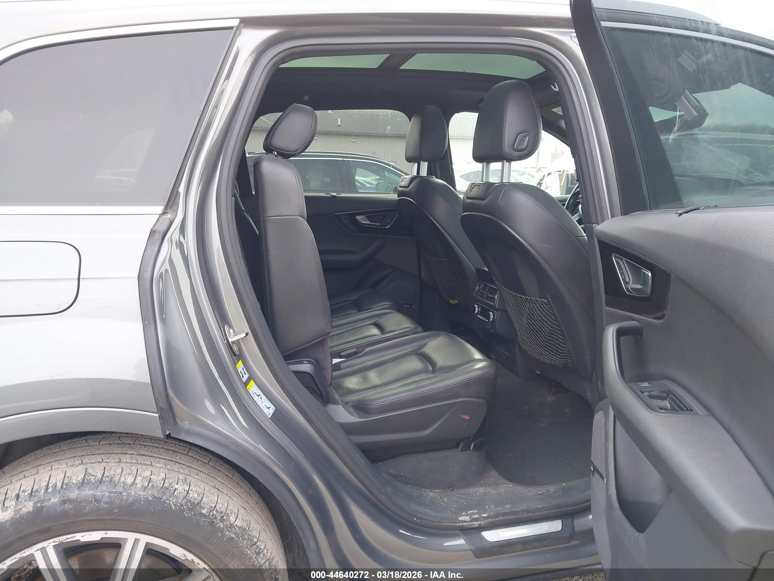 AUDI Q7 image 8