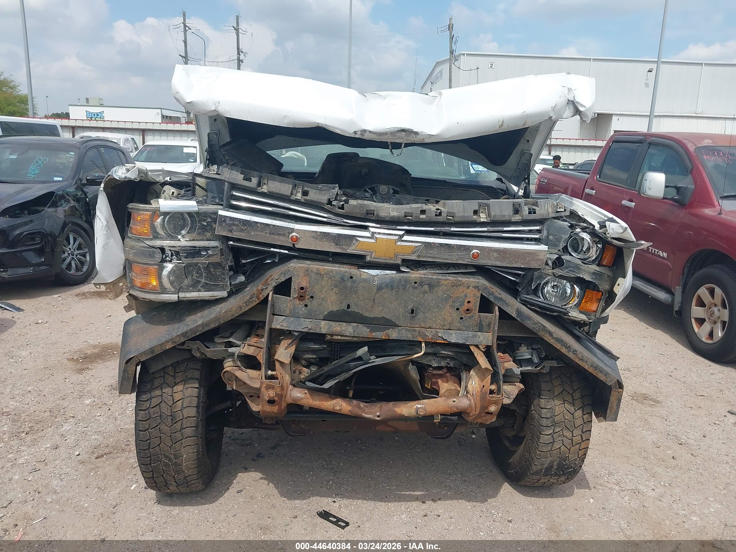 CHEVROLET SILVERADO image 6