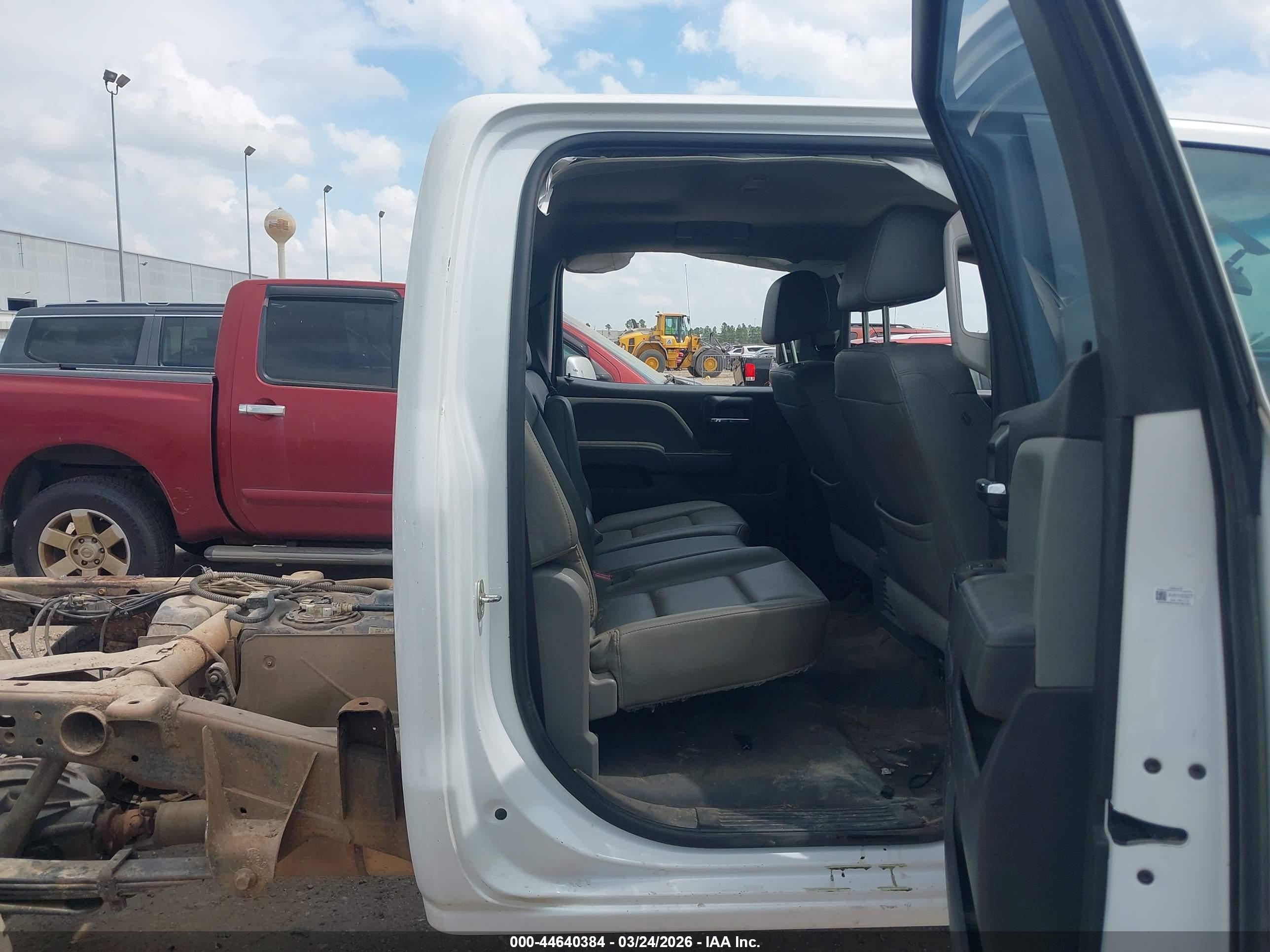 CHEVROLET SILVERADO image 8