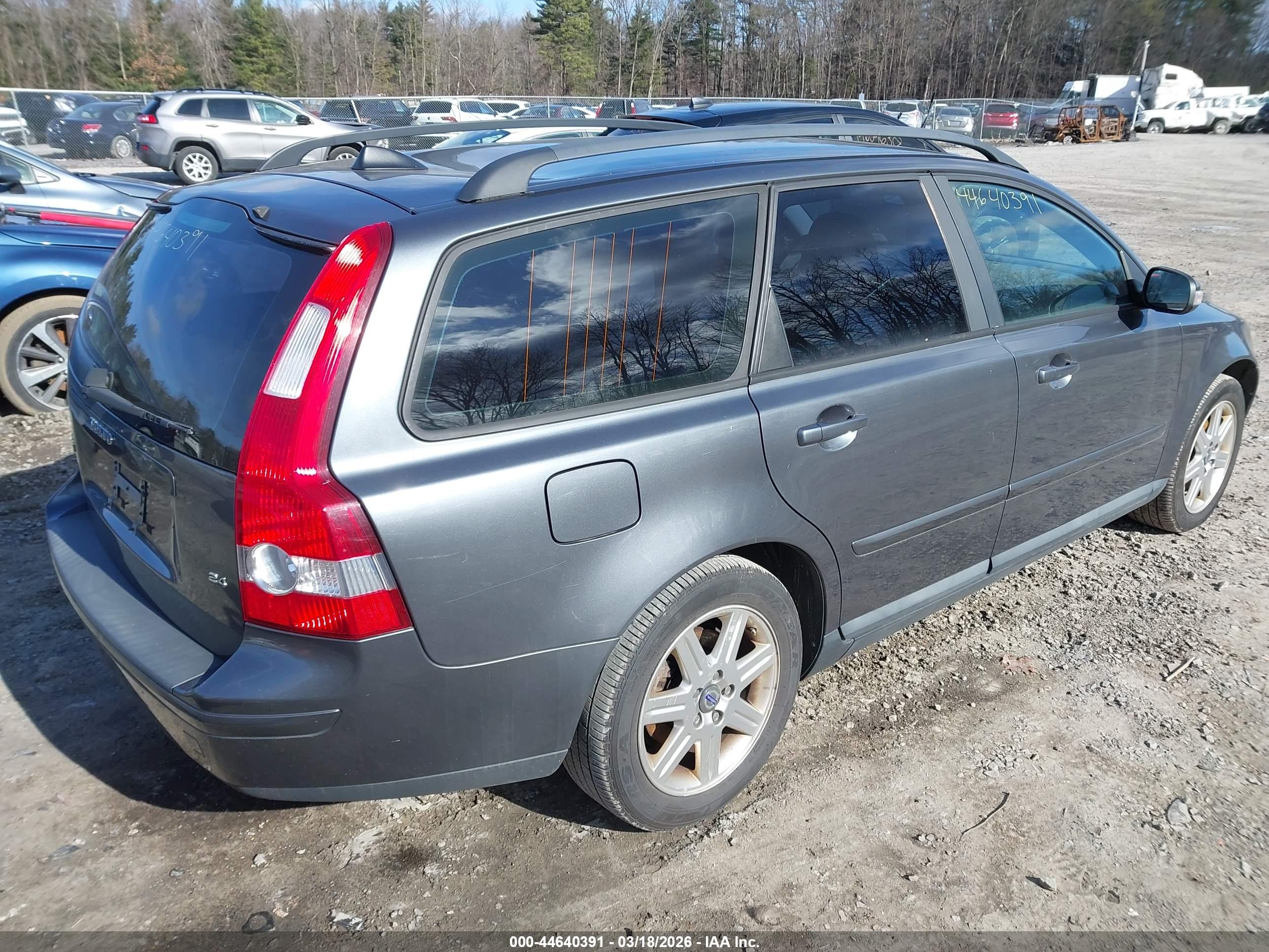 VOLVO V50 image 4