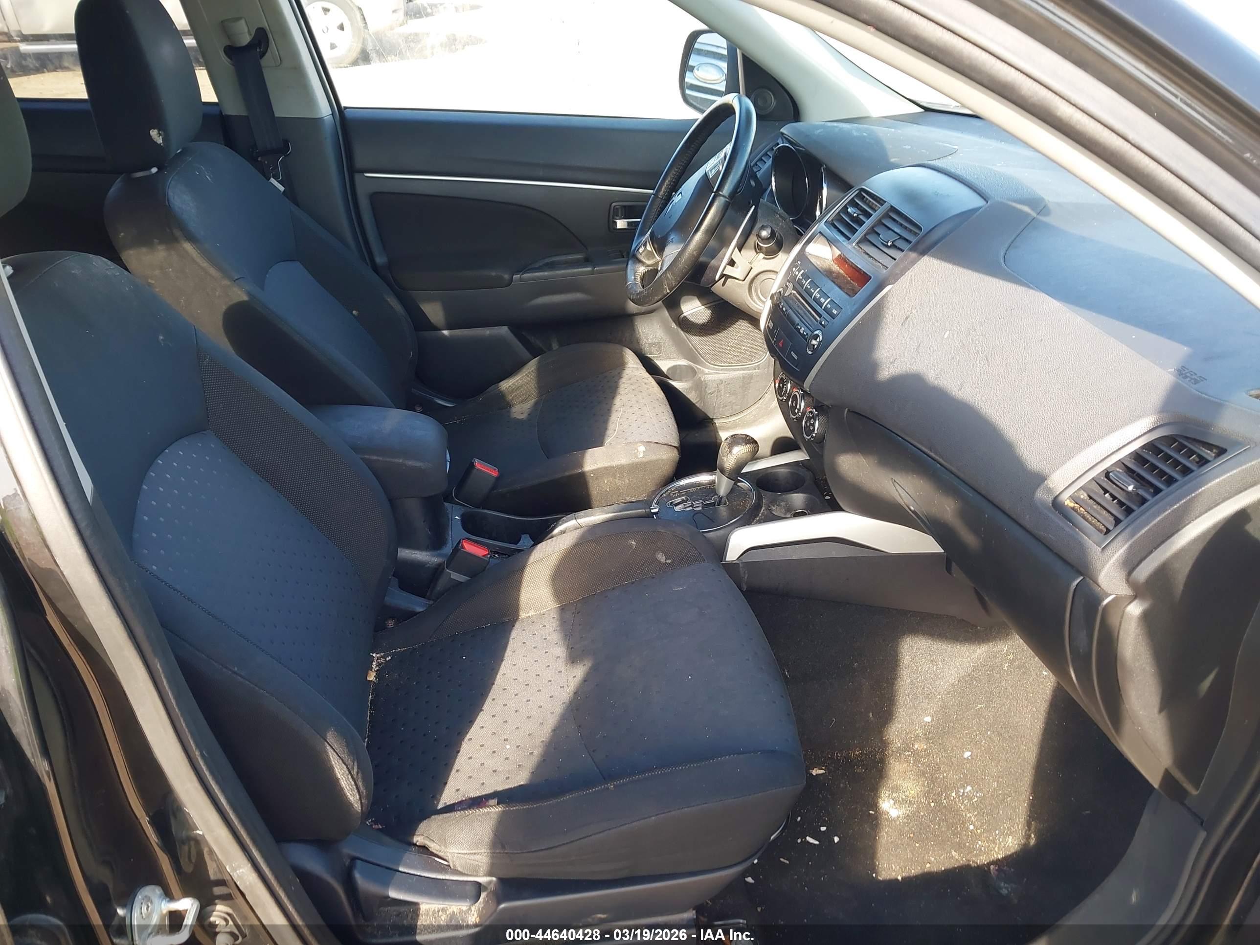 MITSUBISHI OUTLANDER image 5