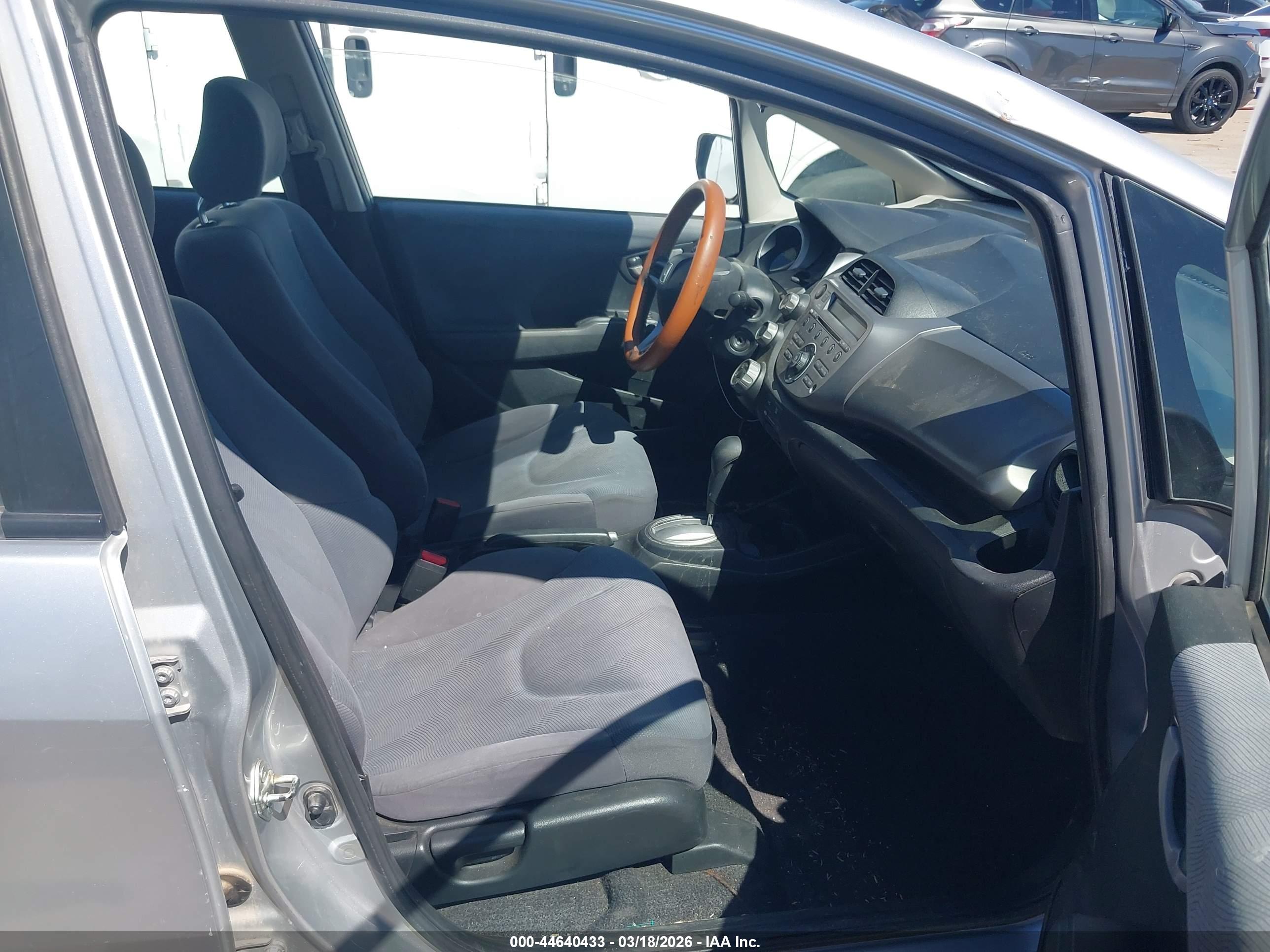HONDA FIT image 5