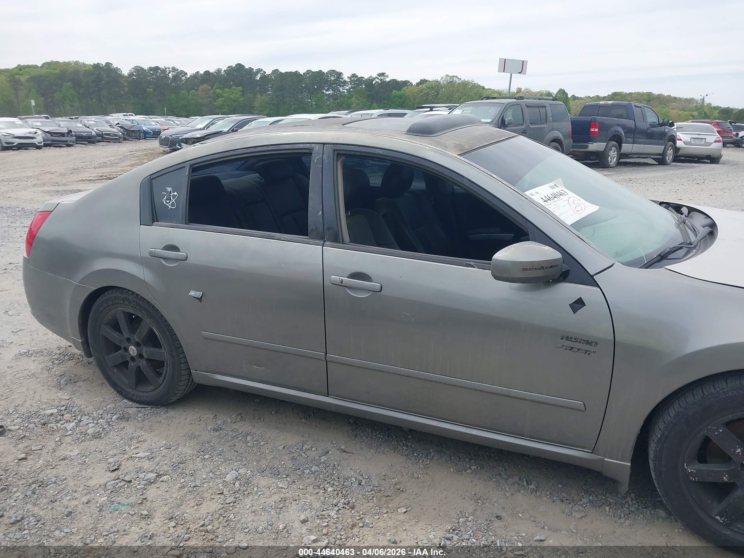 NISSAN MAXIMA image 6