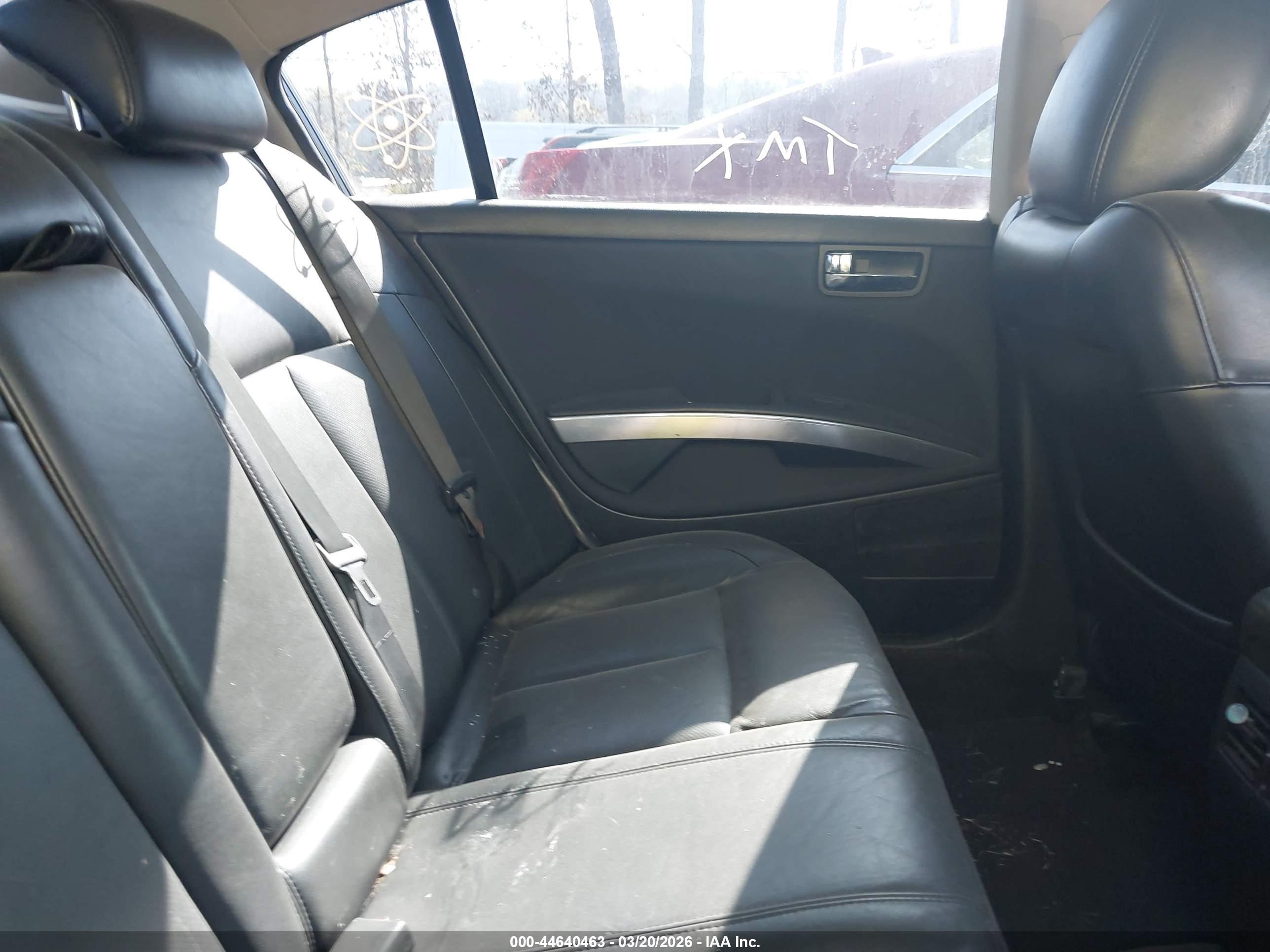 NISSAN MAXIMA image 8