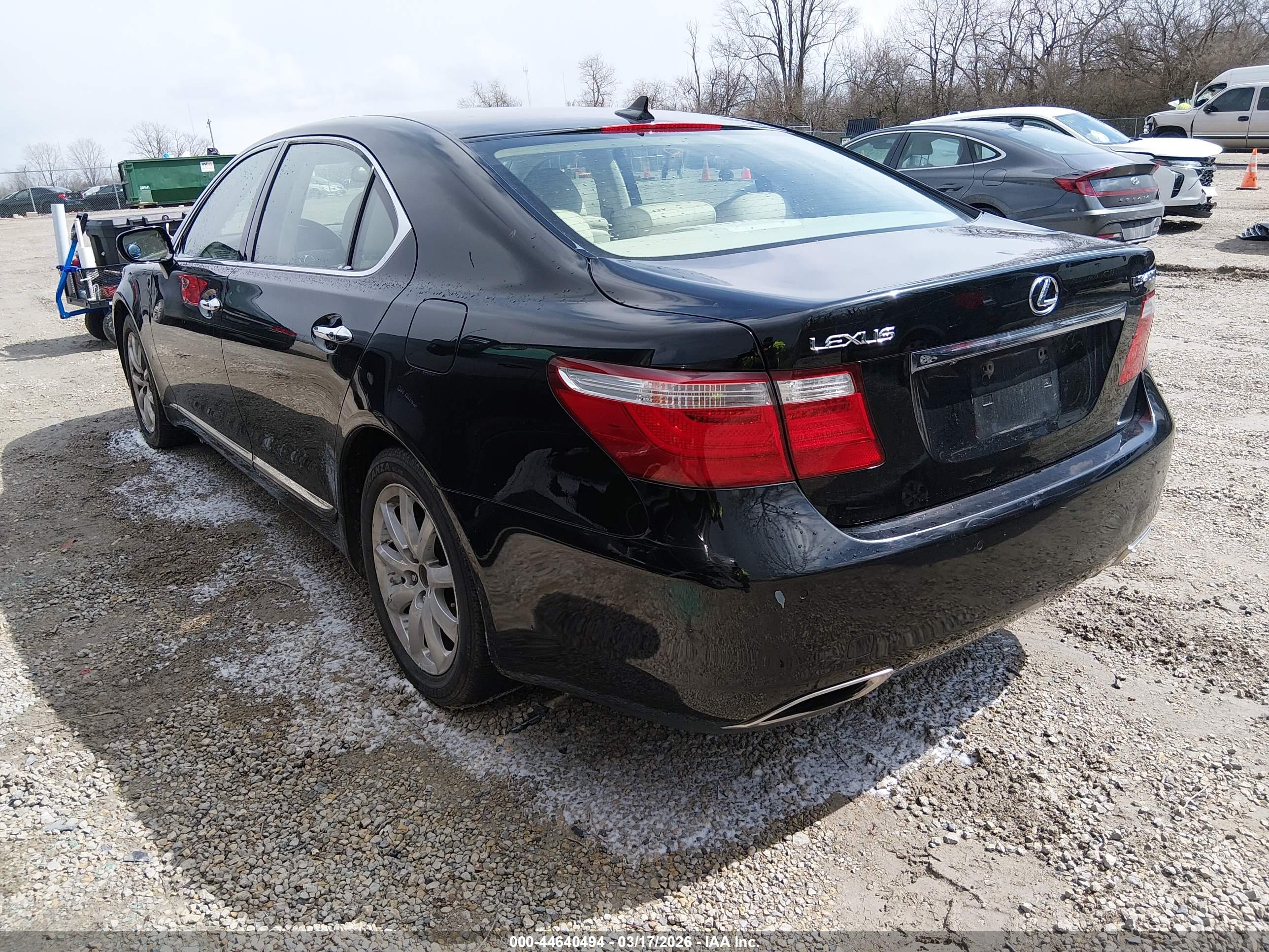 LEXUS LS image 3