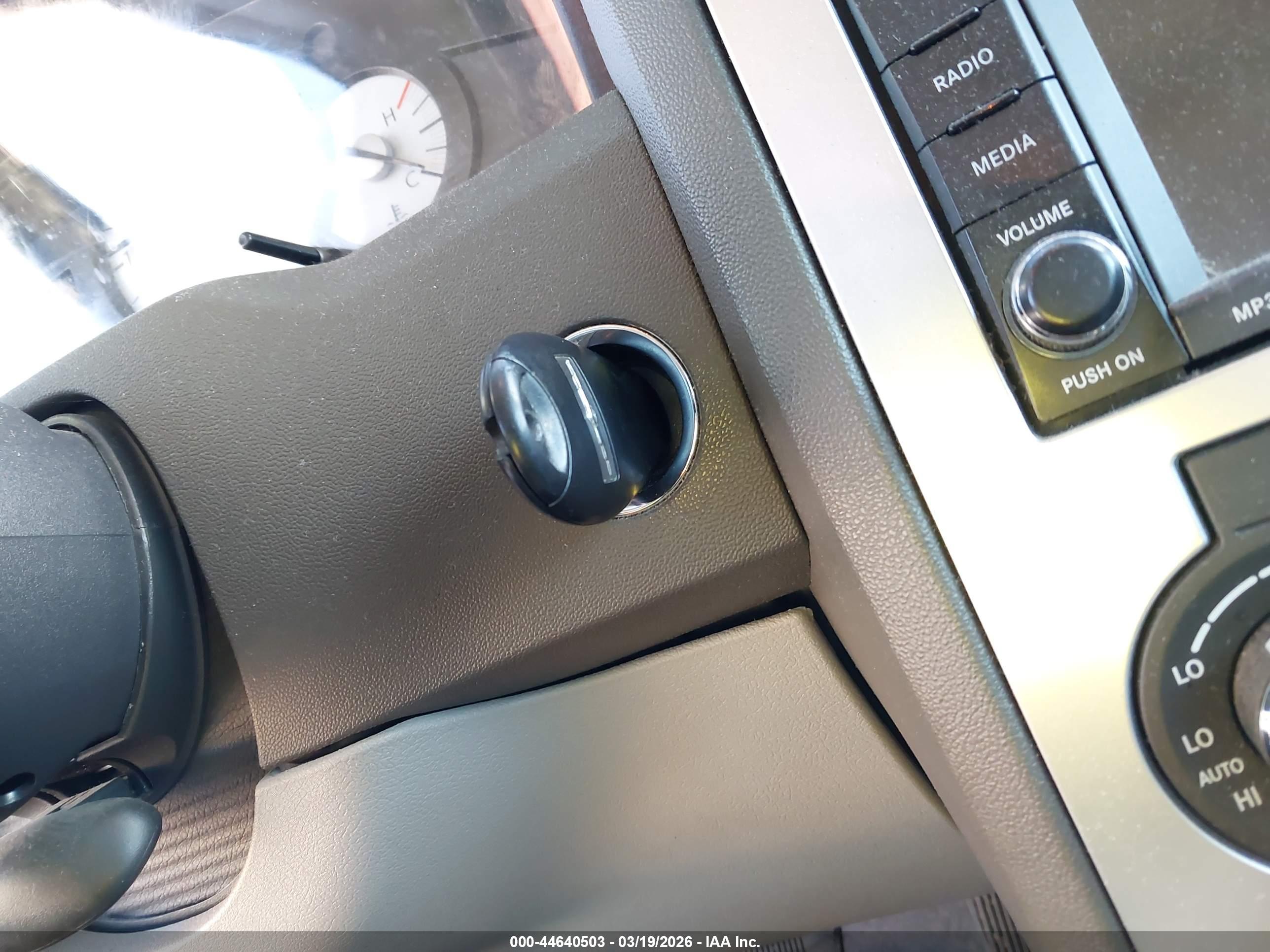 CHRYSLER 300 image 11