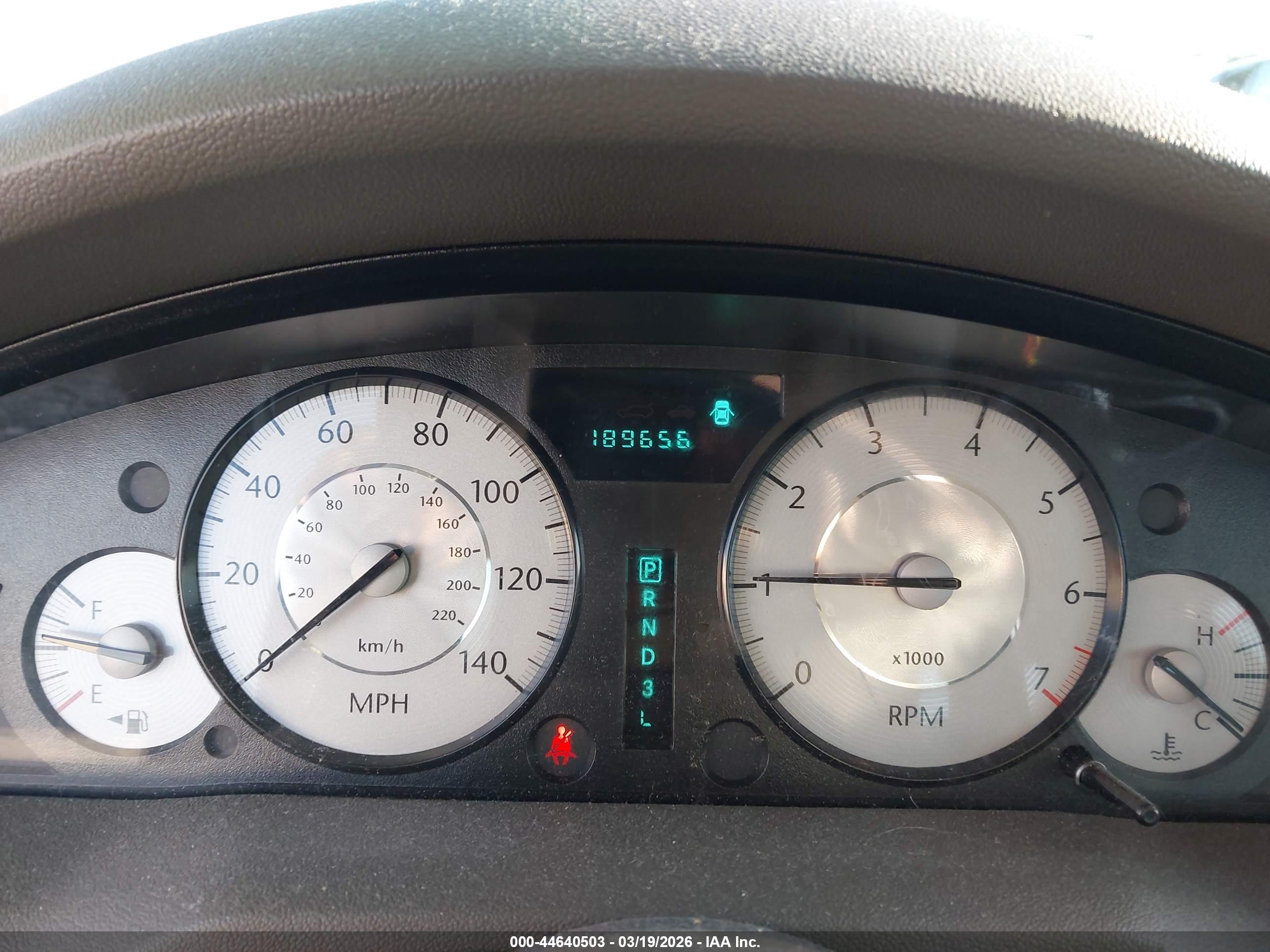CHRYSLER 300 image 7