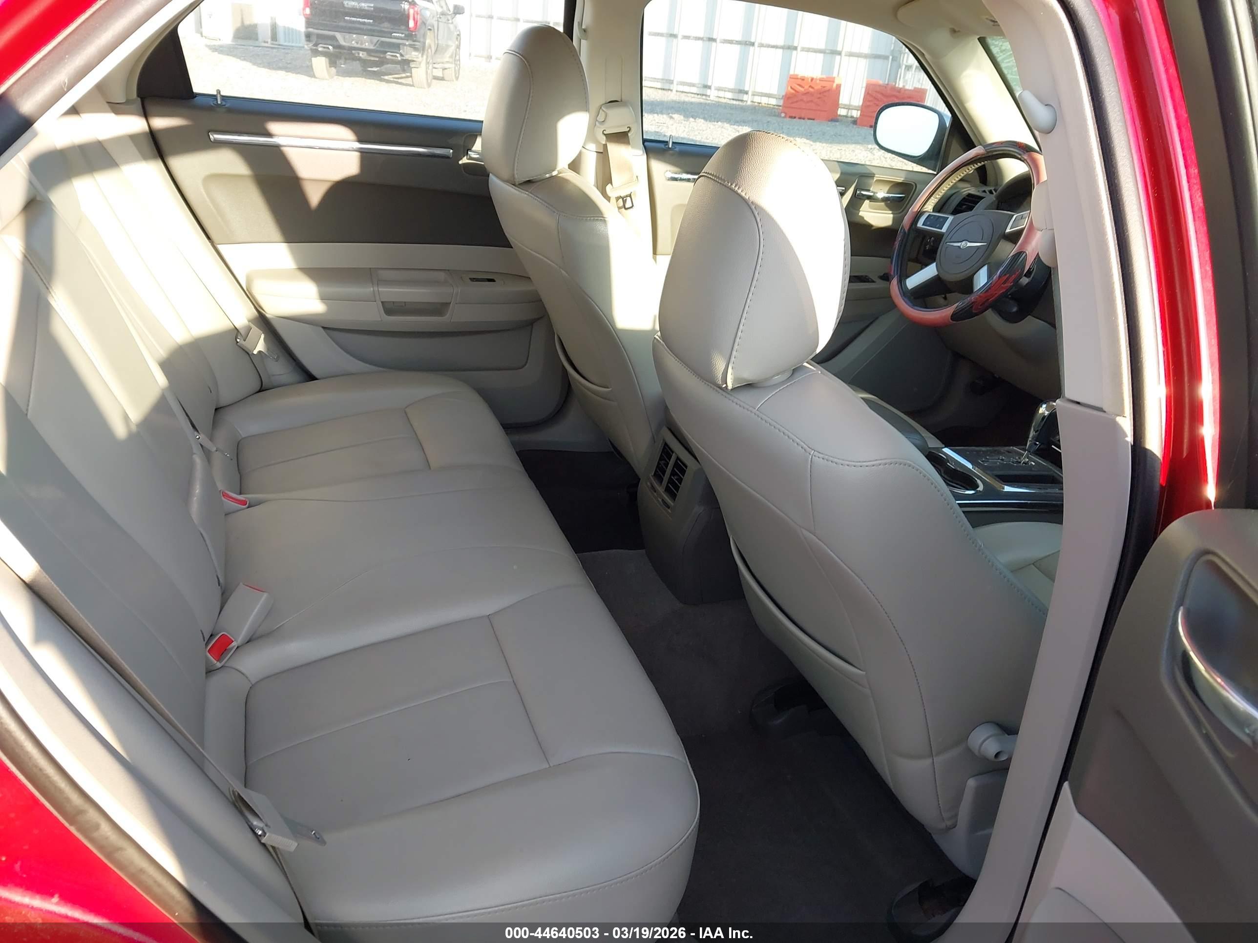 CHRYSLER 300 image 8
