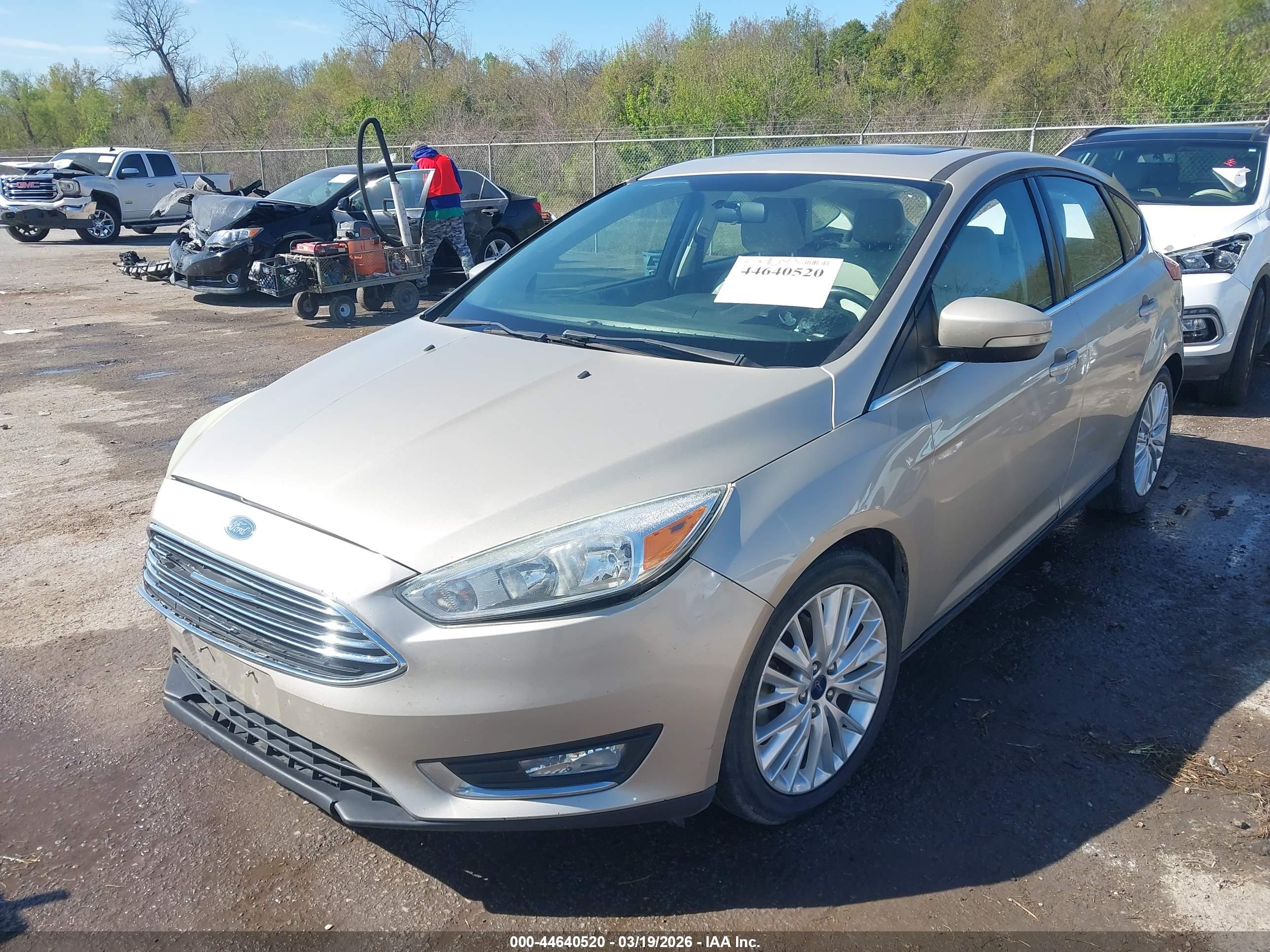 FORD FOCUS image 2