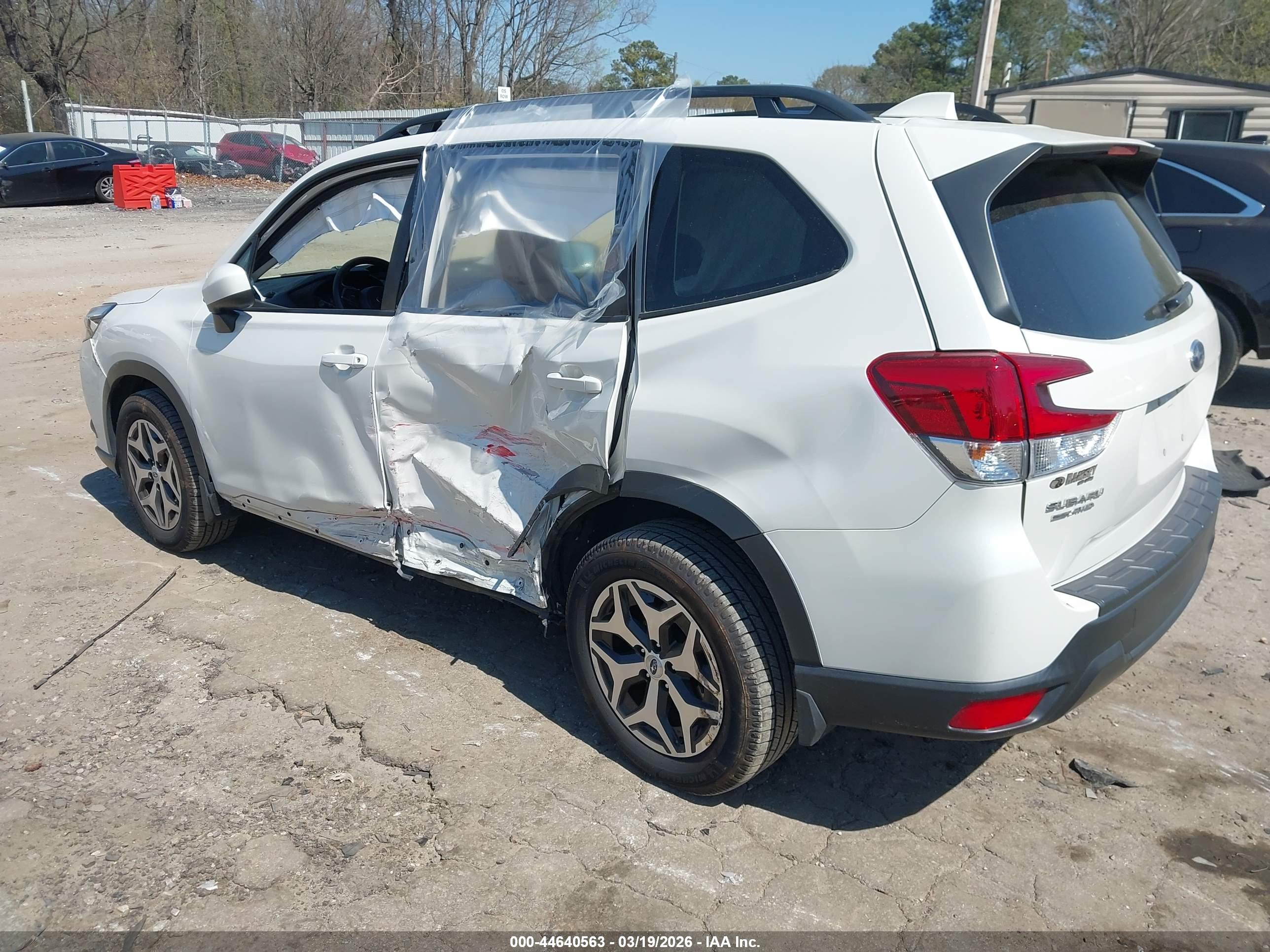 SUBARU FORESTER image 3