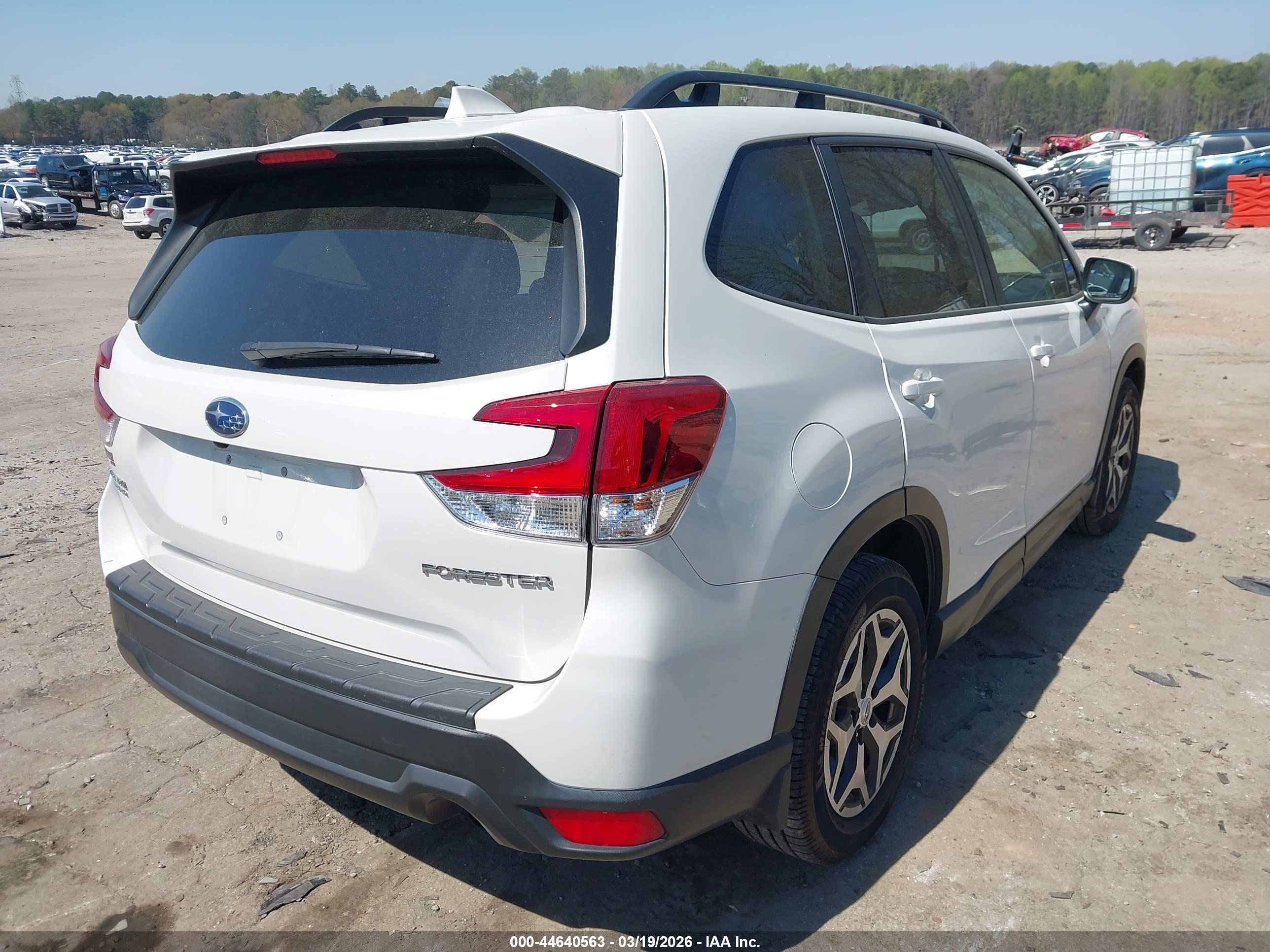 SUBARU FORESTER image 4