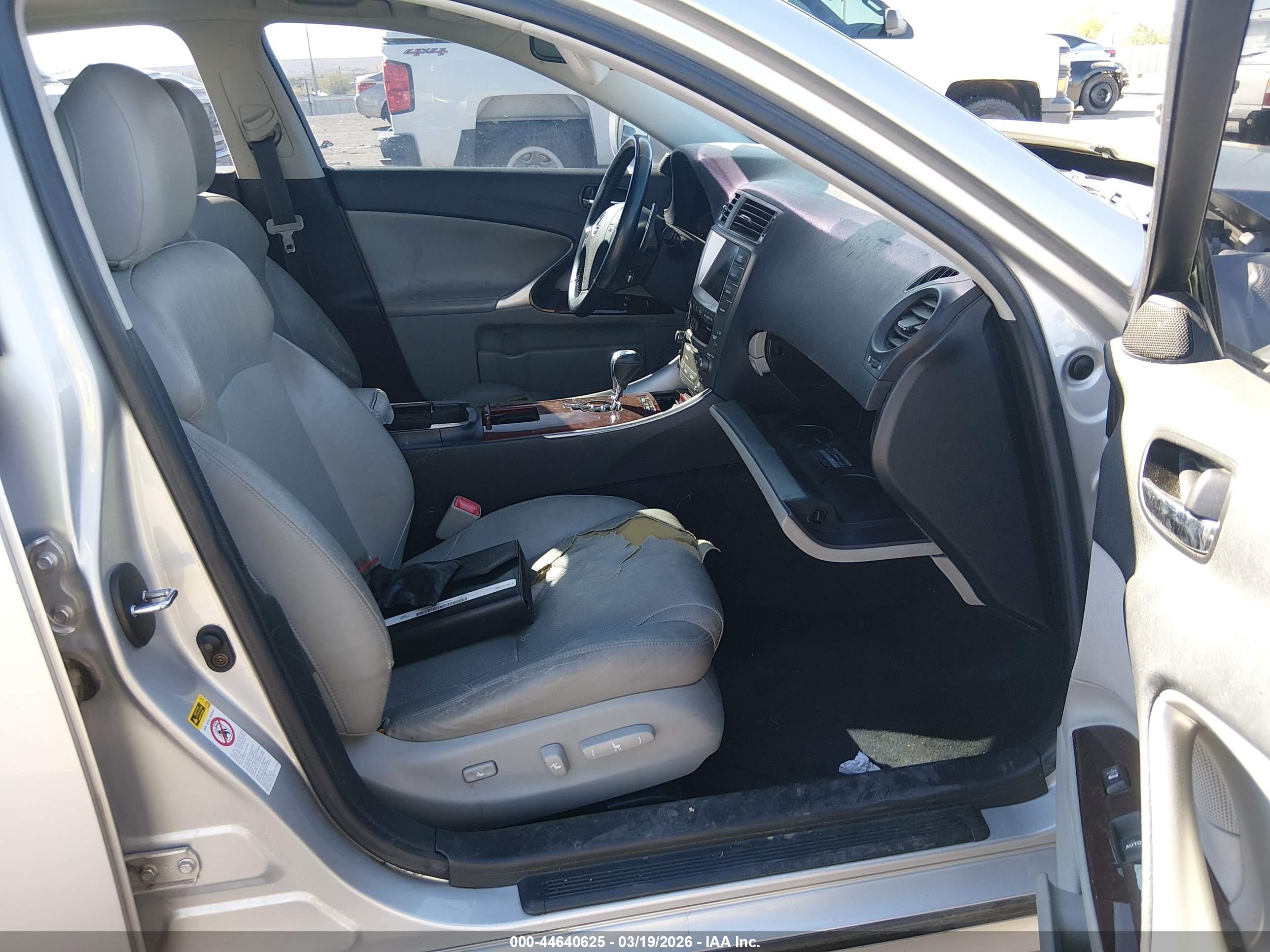 LEXUS IS image 5
