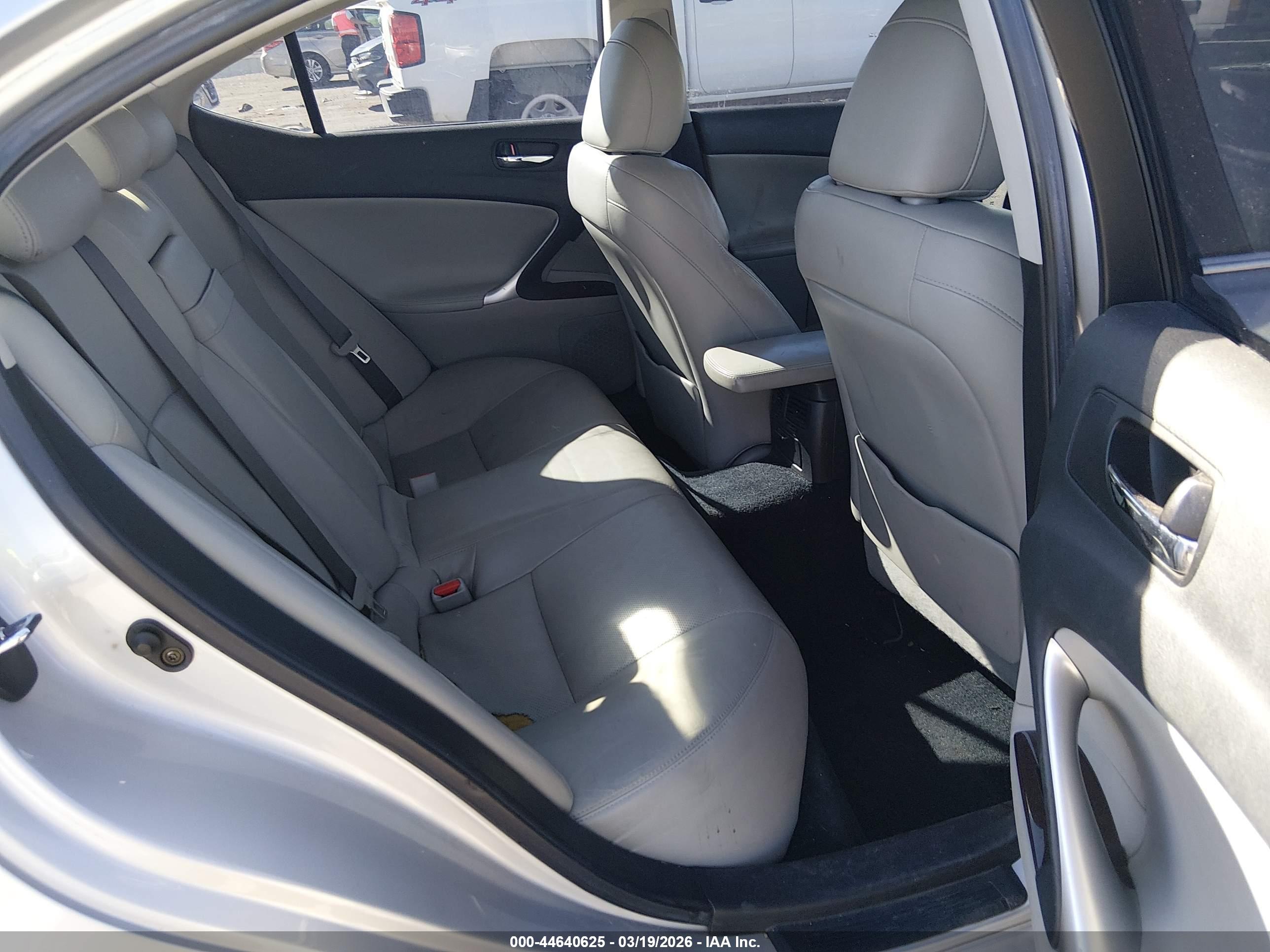 LEXUS IS image 8