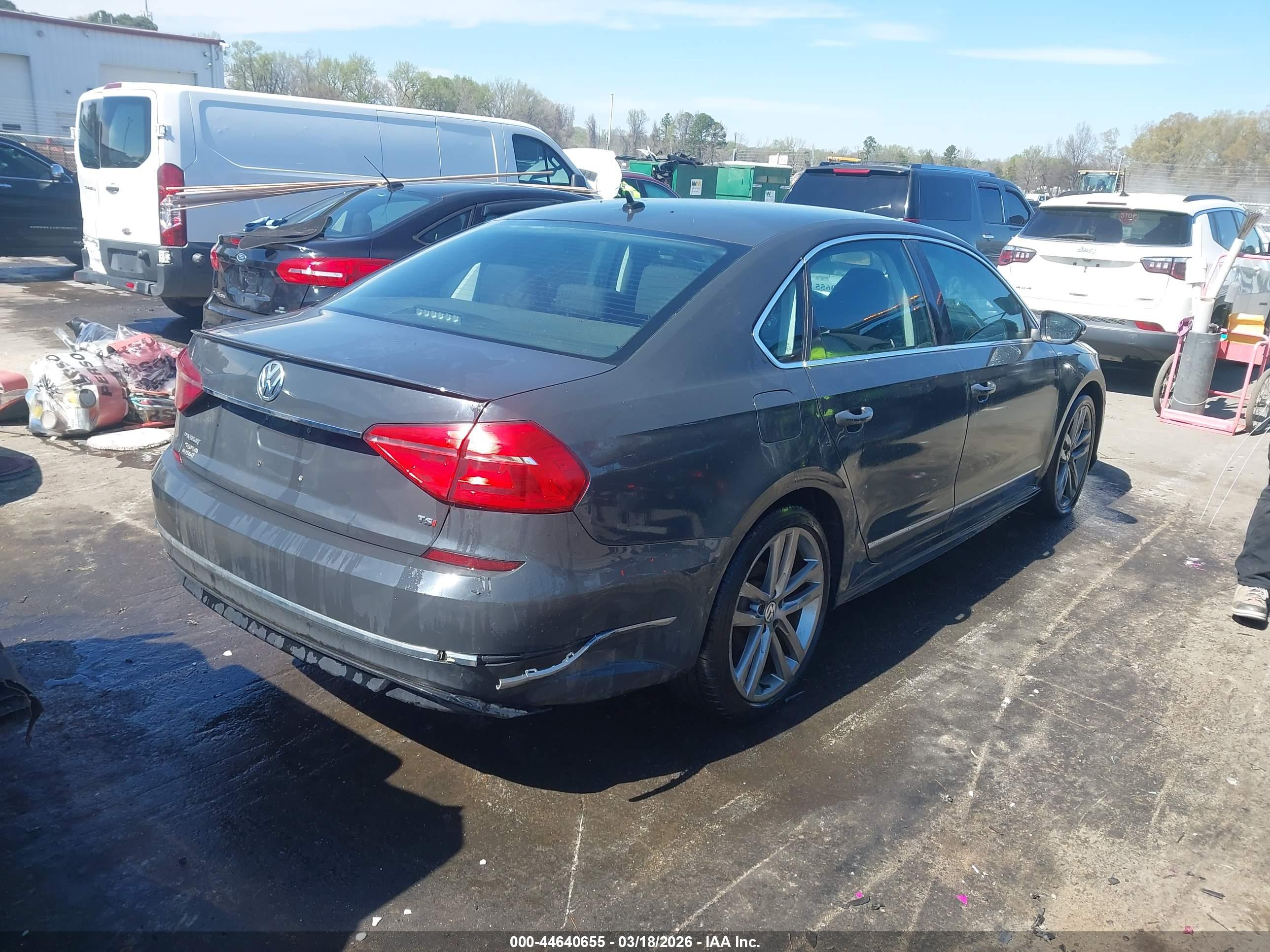 VOLKSWAGEN PASSAT image 4