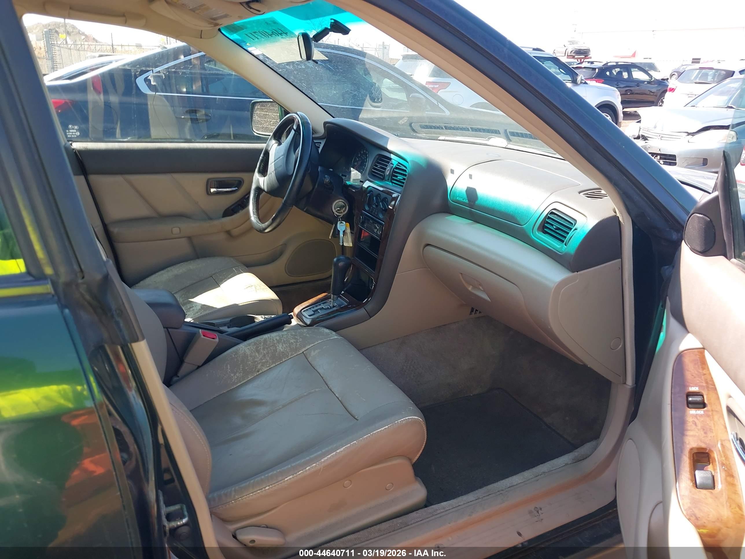 SUBARU OUTBACK image 5