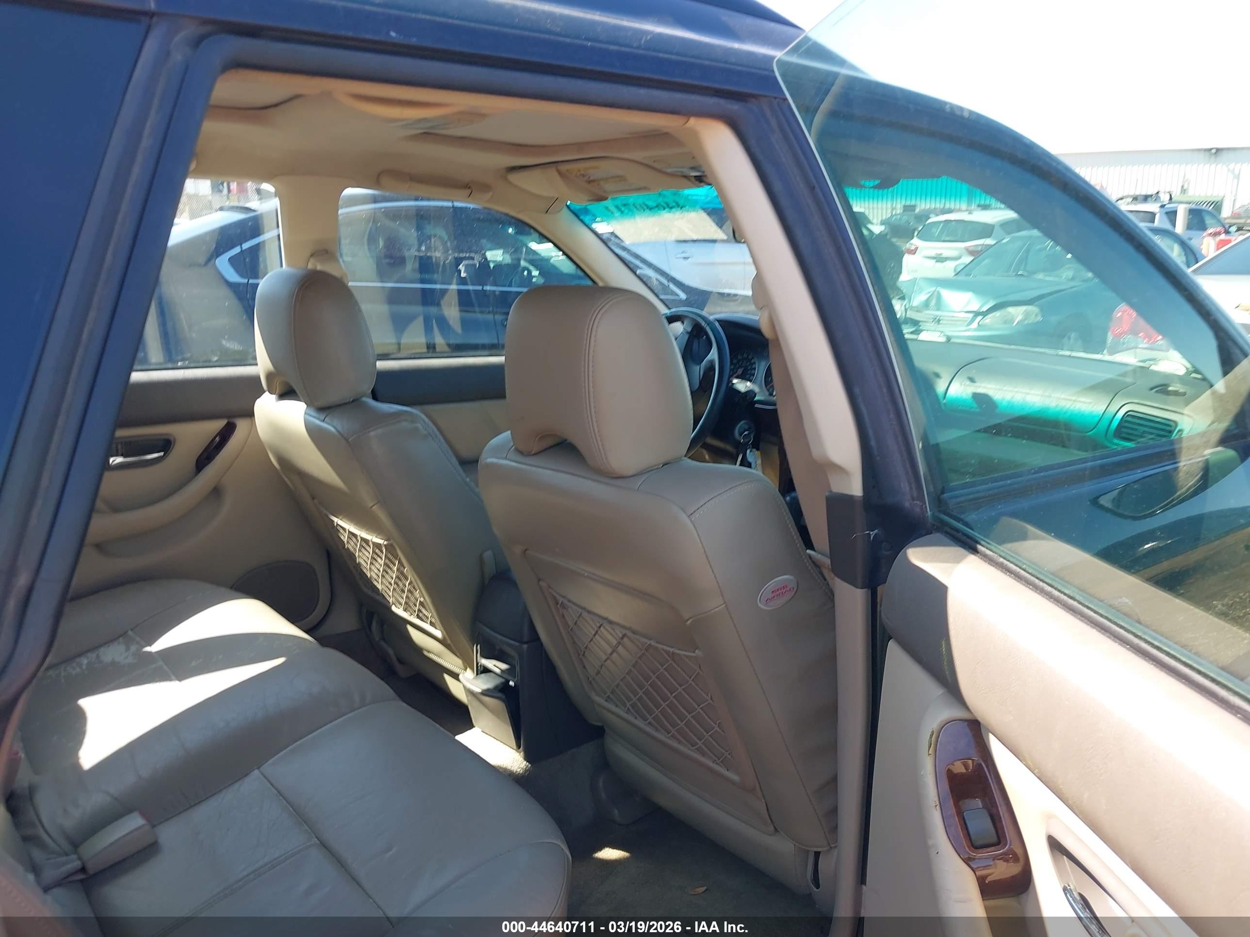 SUBARU OUTBACK image 8