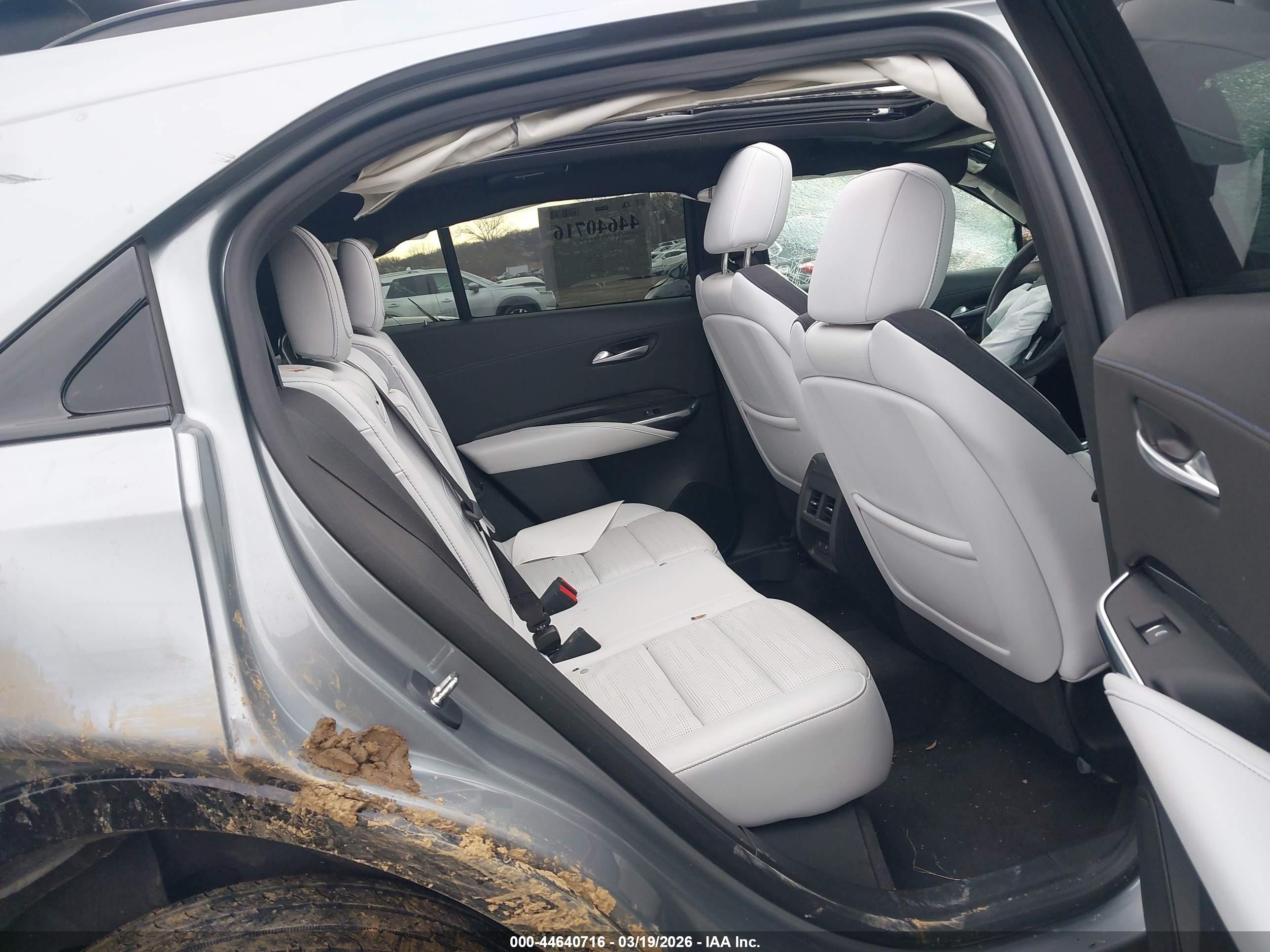 CADILLAC XT4 image 8