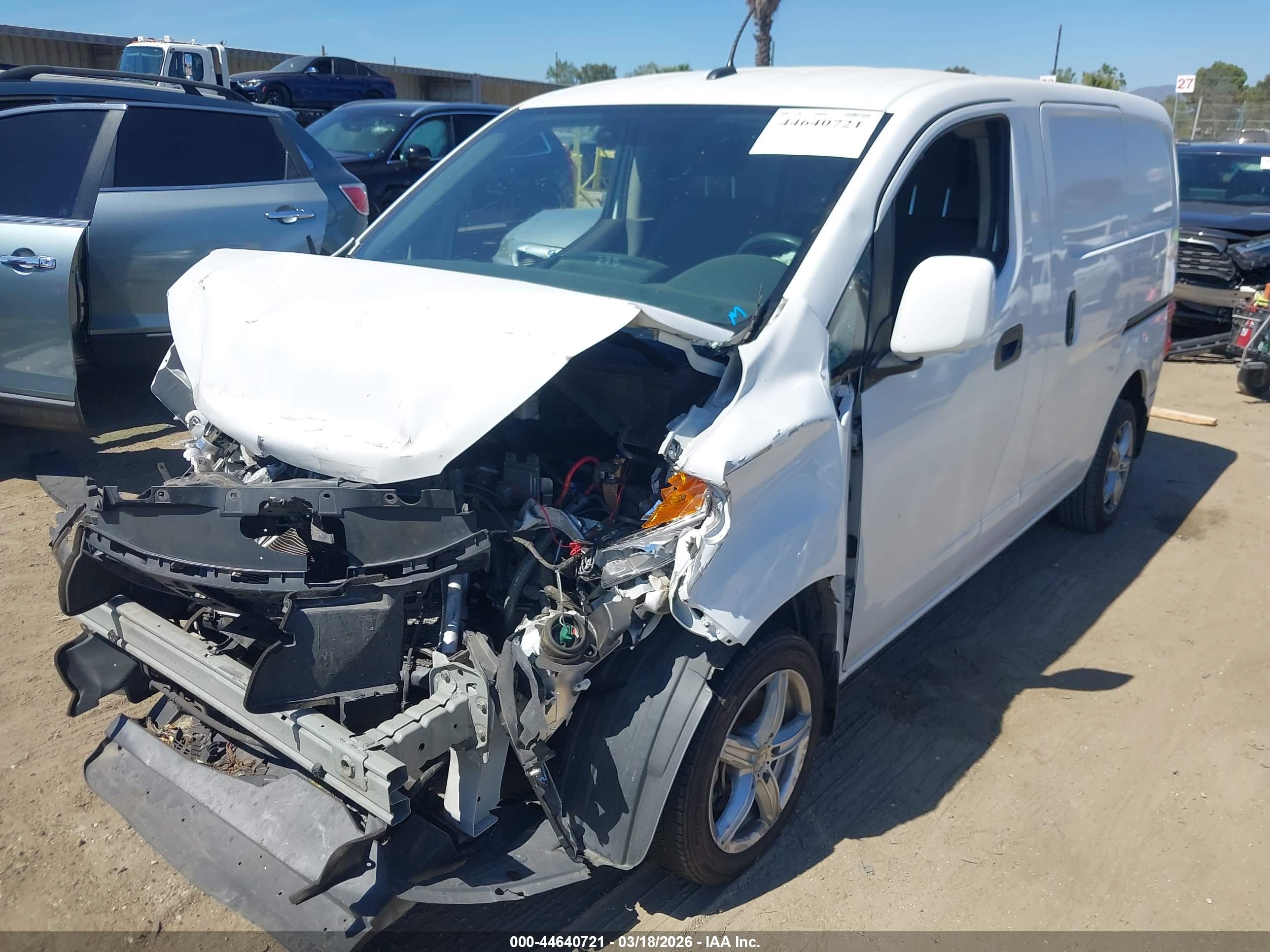 NISSAN NV200 image 2