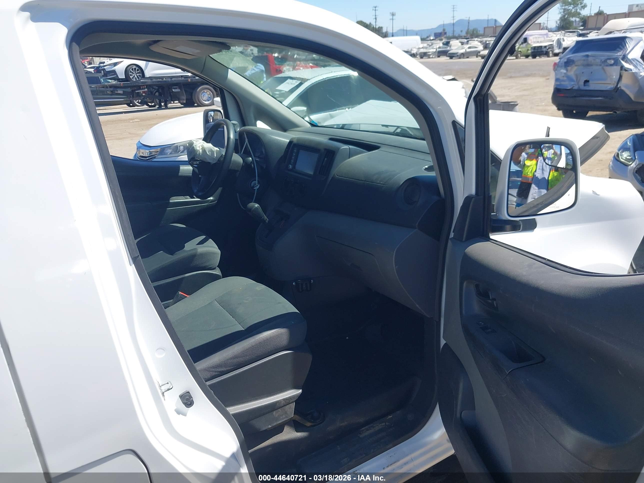 NISSAN NV200 image 5