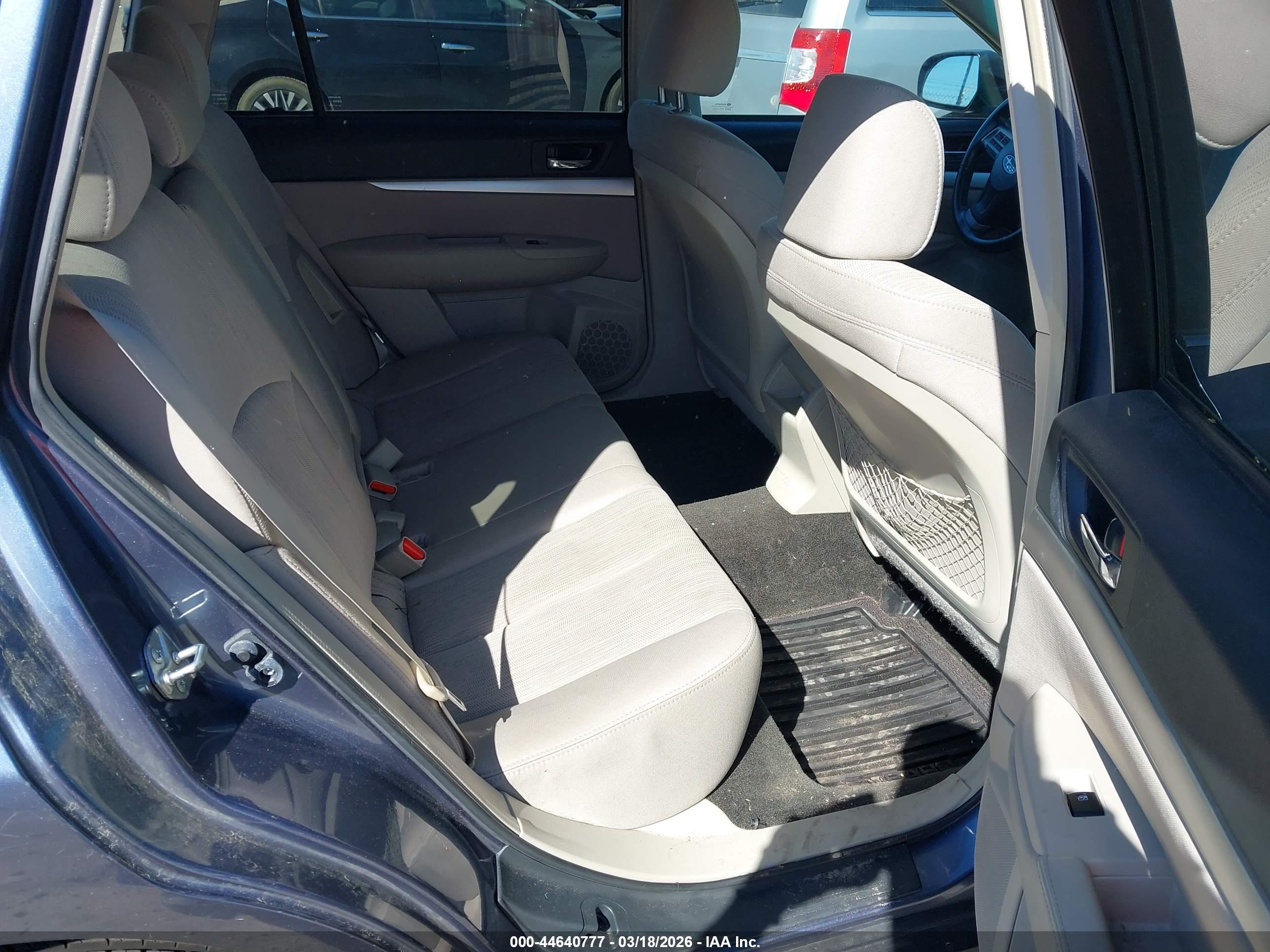 SUBARU OUTBACK image 8