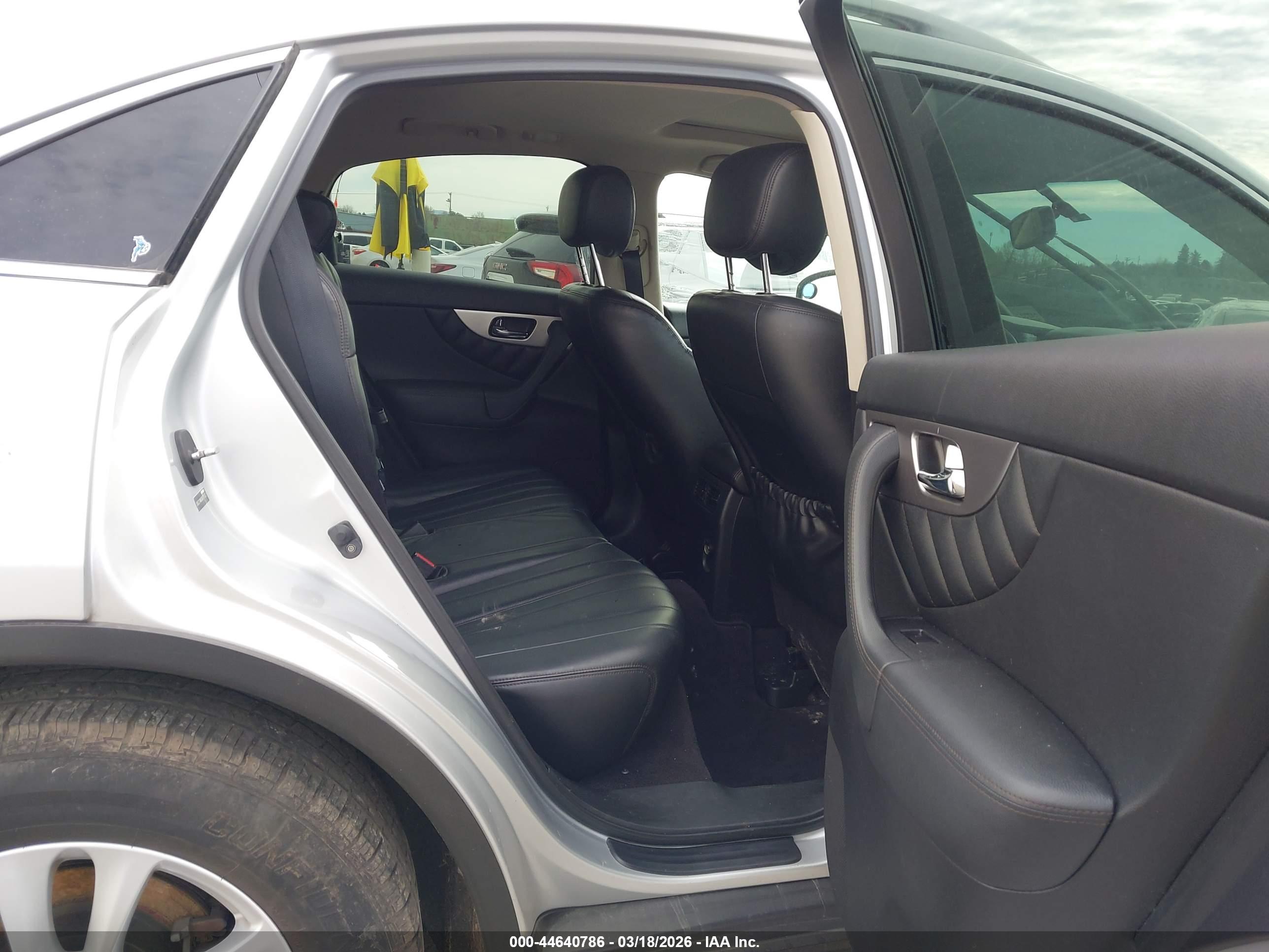 INFINITI FX37 image 8