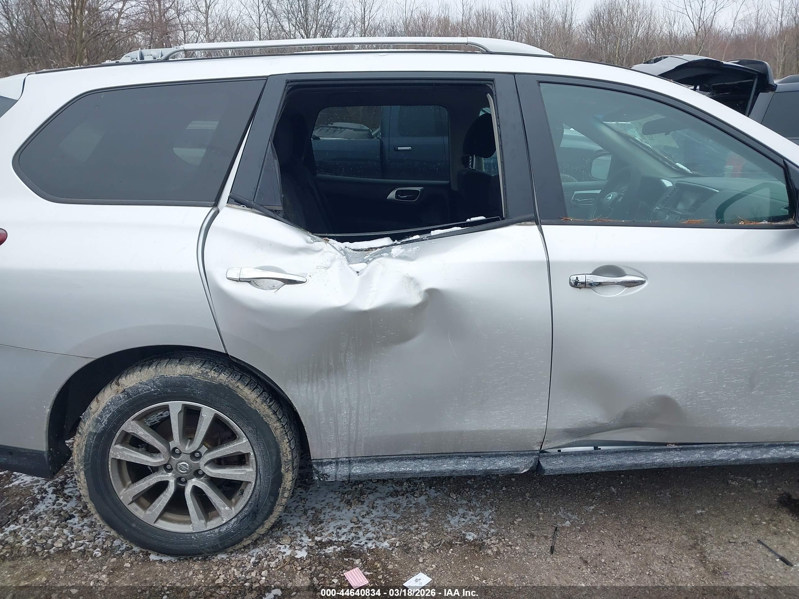 NISSAN PATHFINDER image 6
