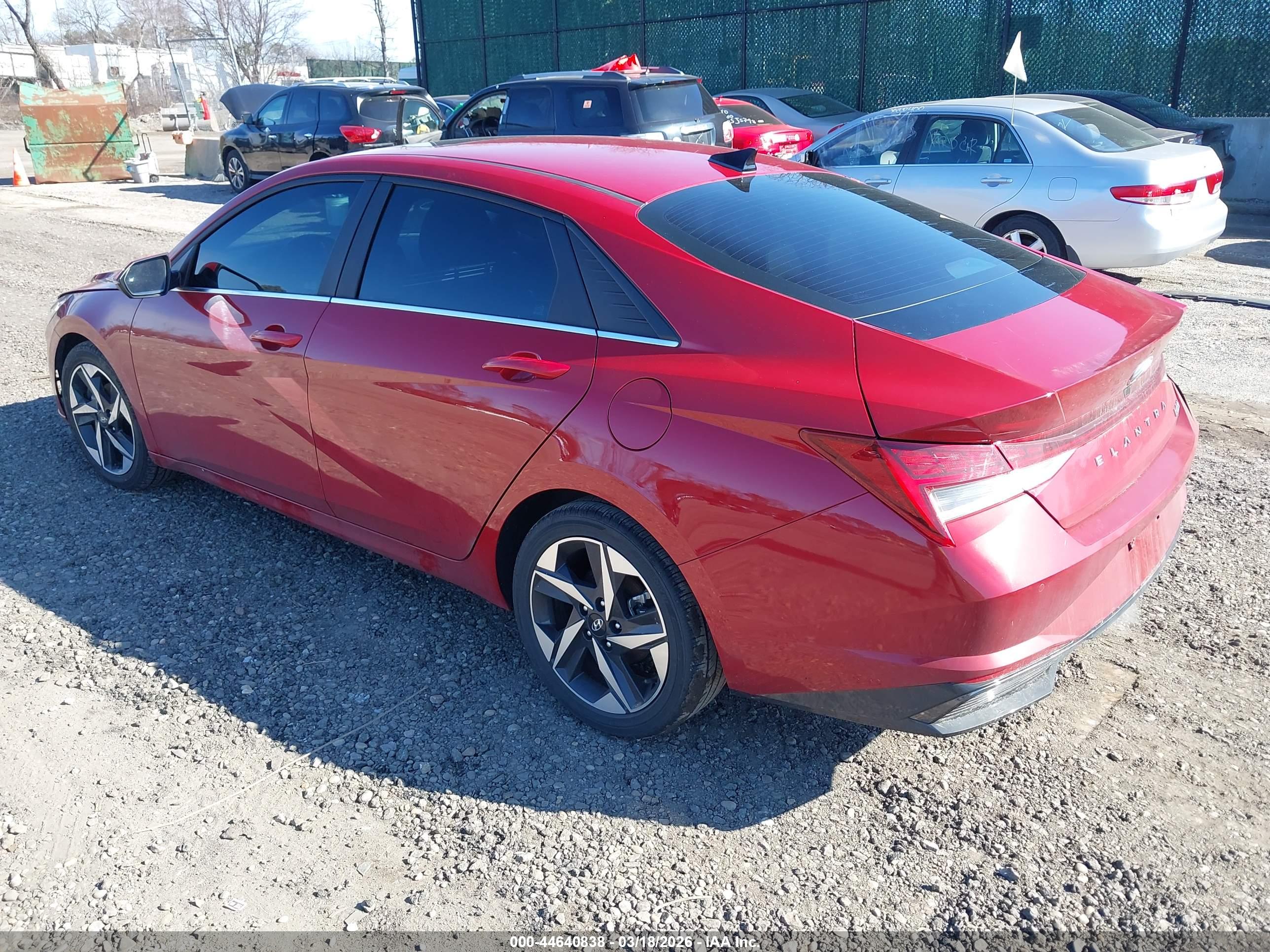 HYUNDAI ELANTRA image 3
