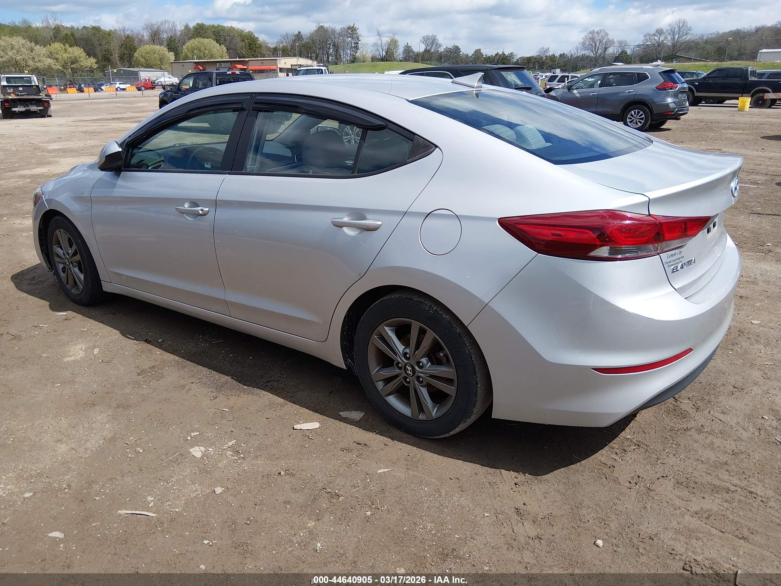 HYUNDAI ELANTRA image 3