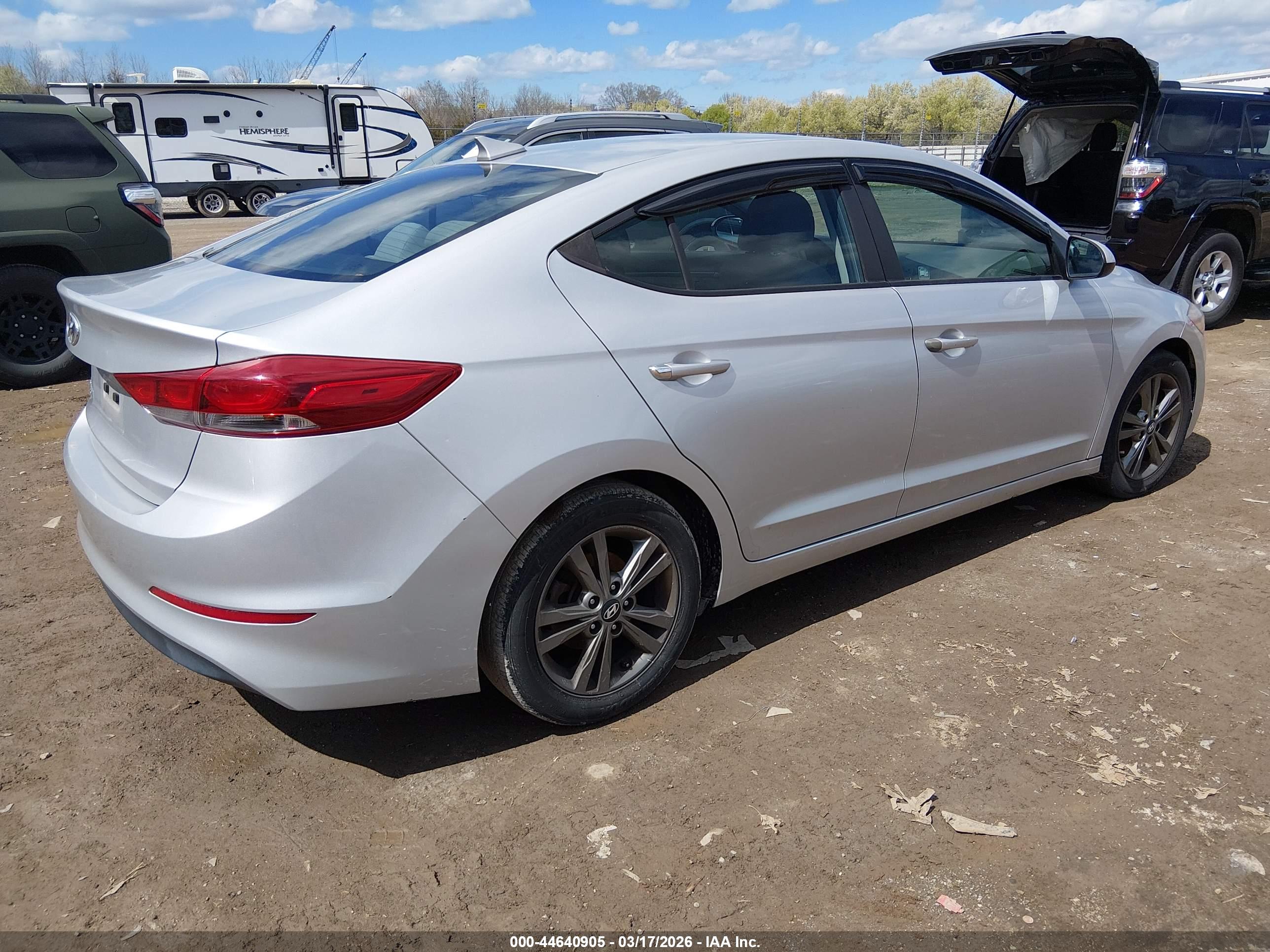 HYUNDAI ELANTRA image 4