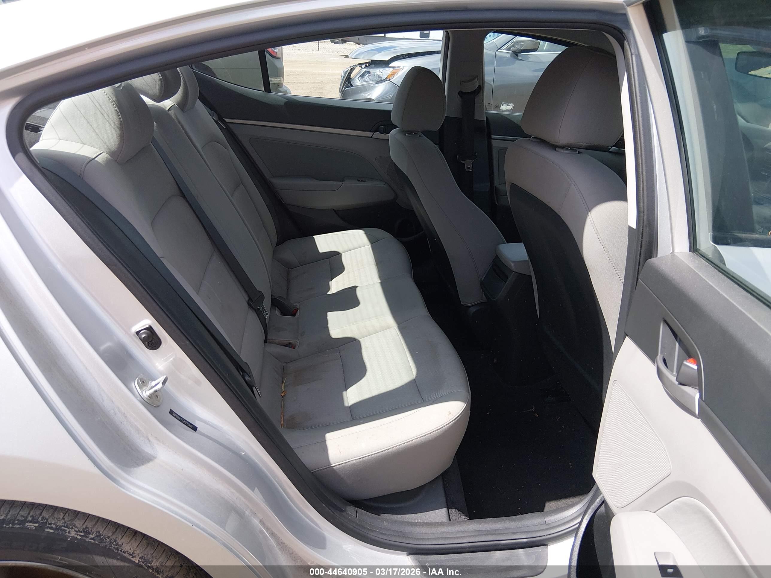 HYUNDAI ELANTRA image 8